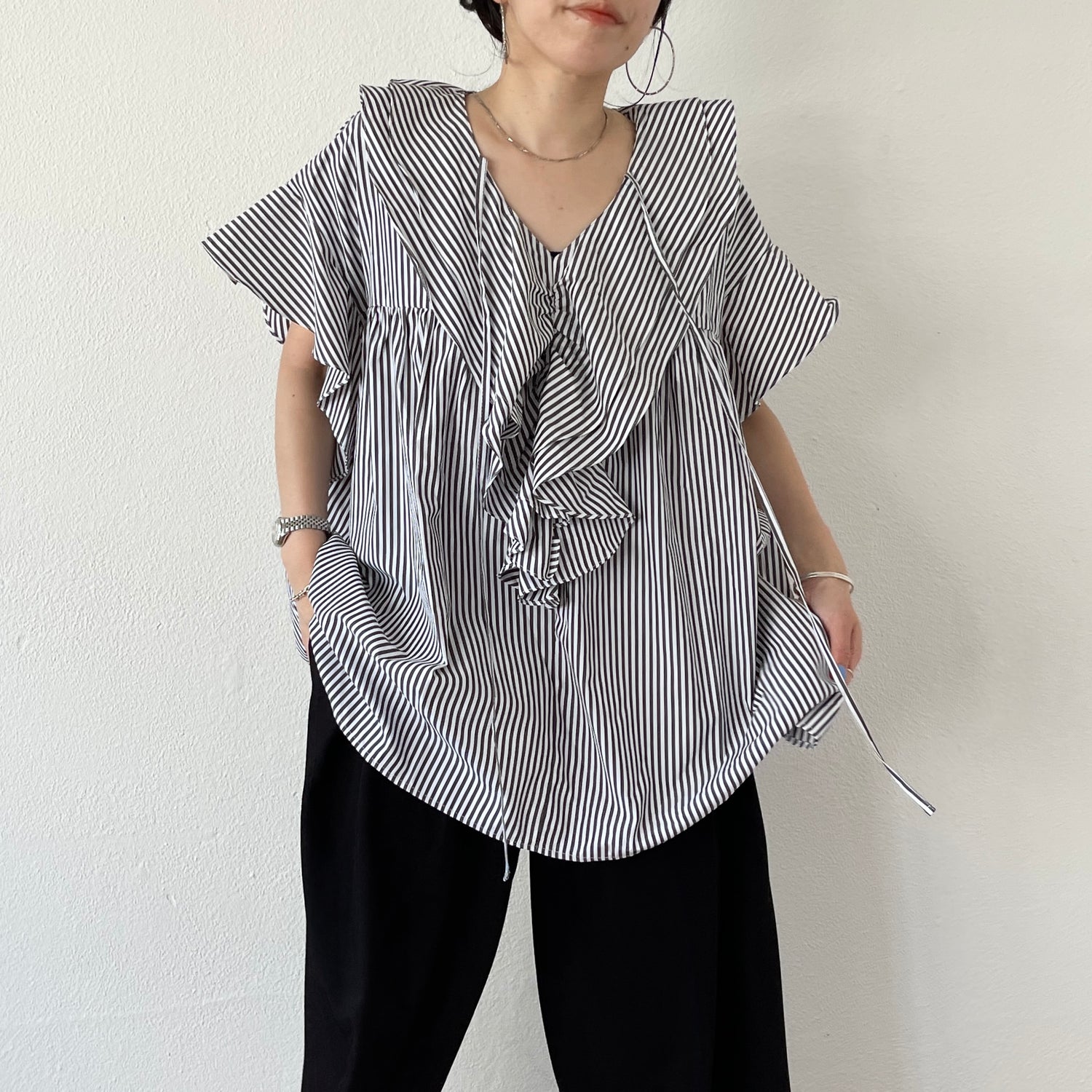 big collar frill half blouse / black stripe