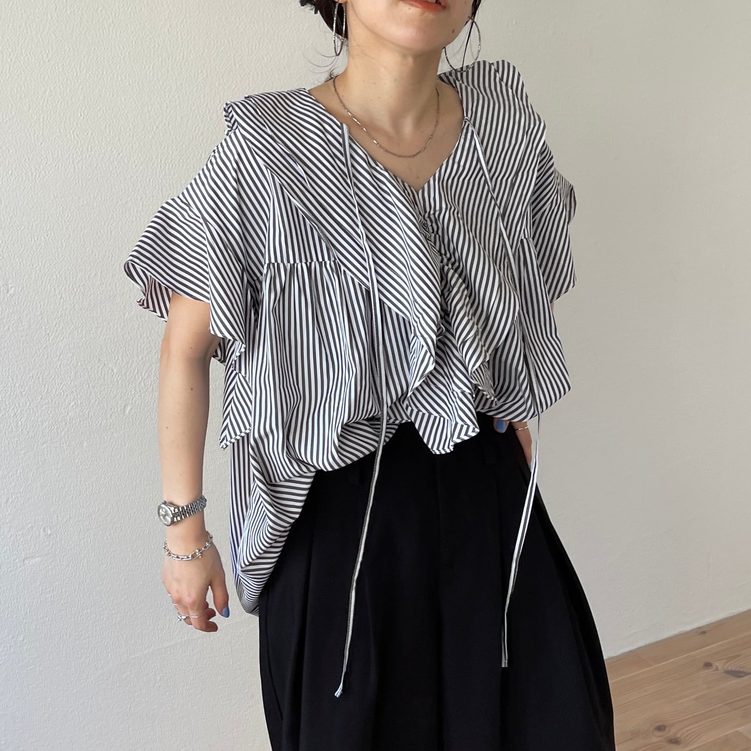 big collar frill half blouse / black stripe