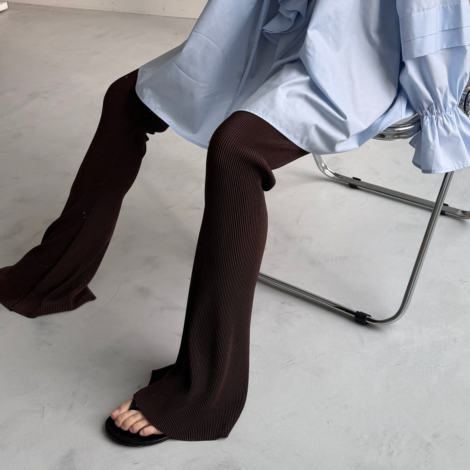 【公式サイト限定カラー】daily daily super stretch pleats flare pants / brown