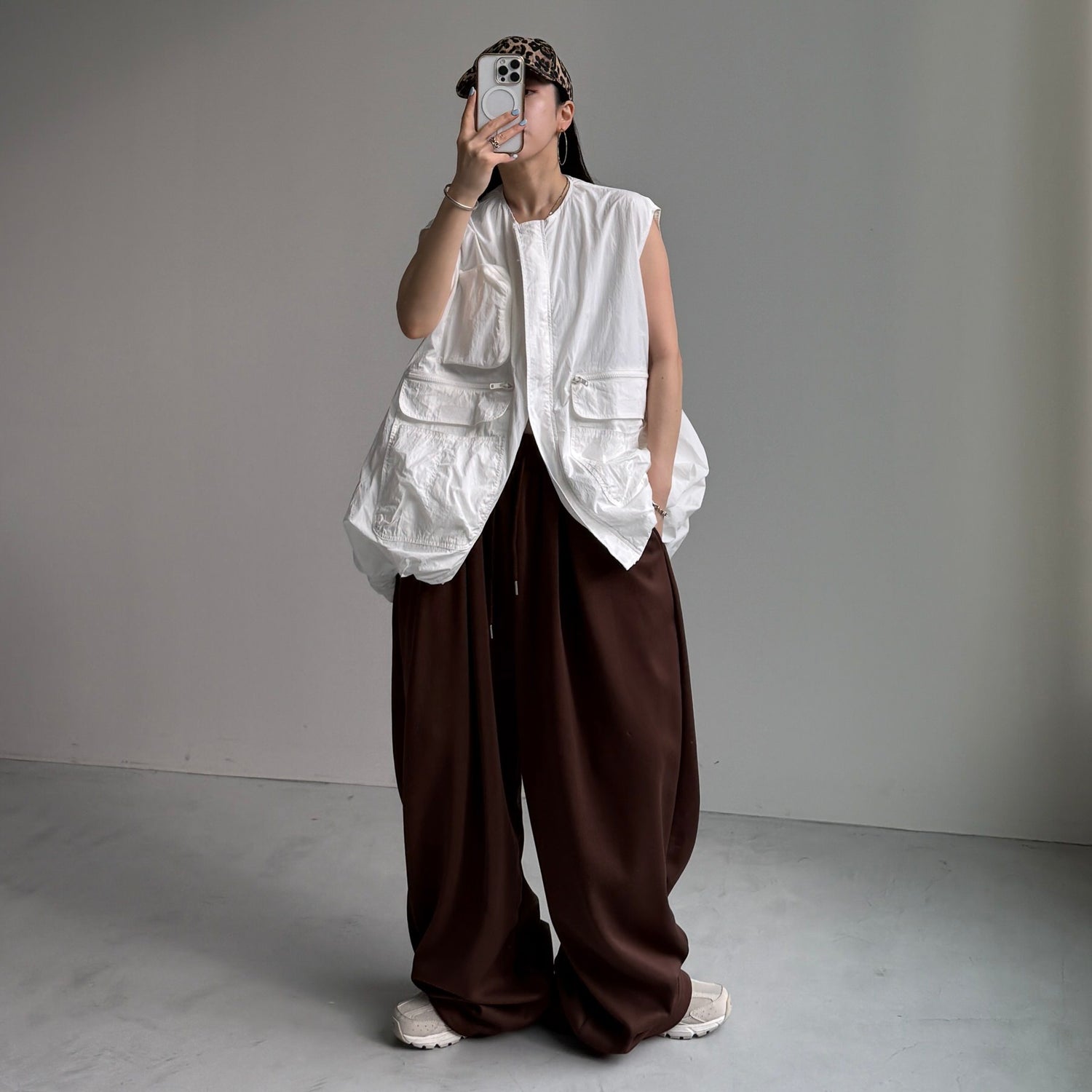 super loose sweat pants / brown