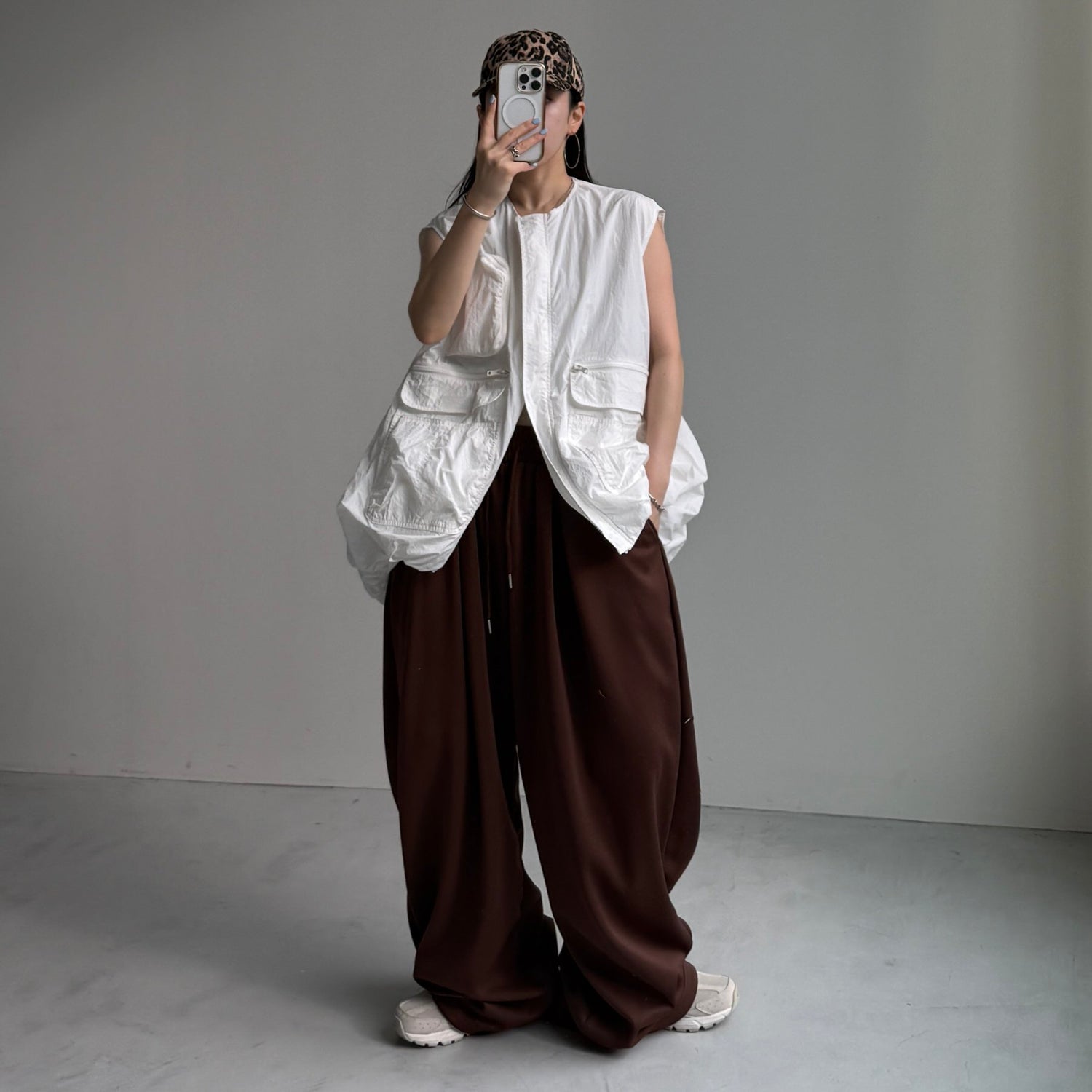 super loose sweat pants / brown