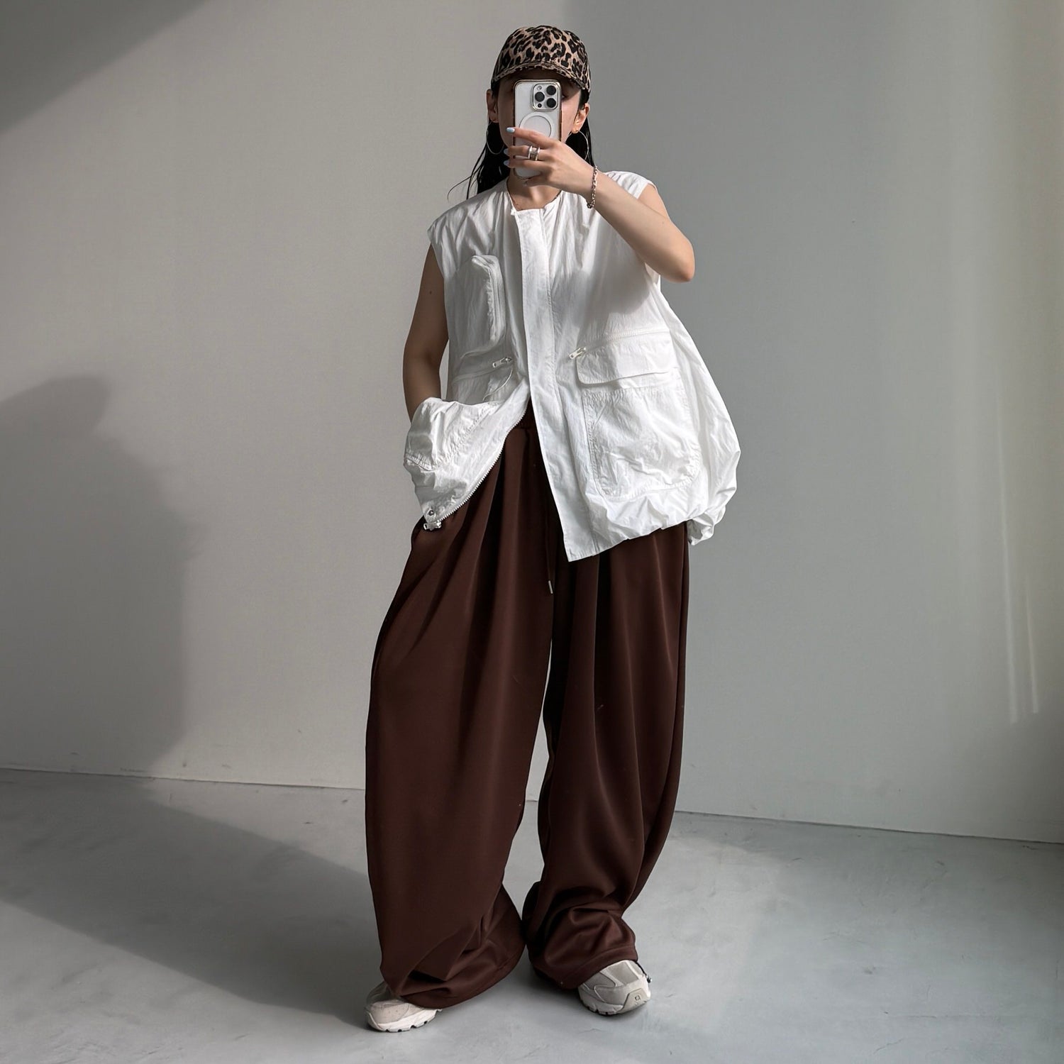 super loose sweat pants / brown