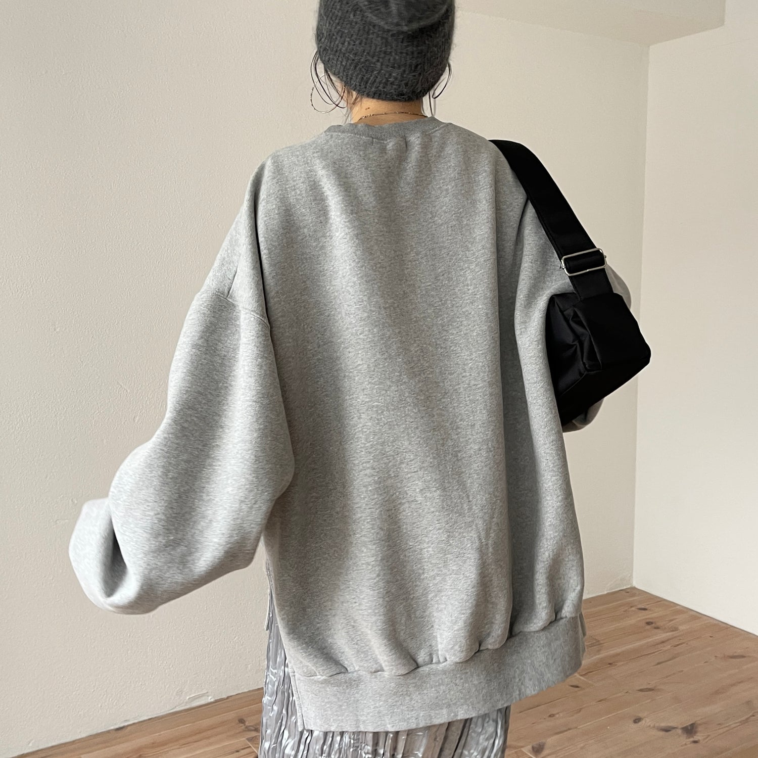 perfect silhouette super over sweat / gray