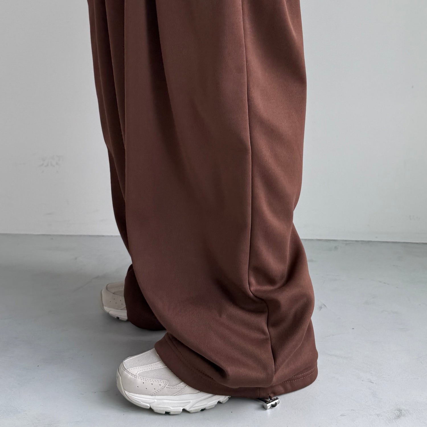super loose sweat pants / brown