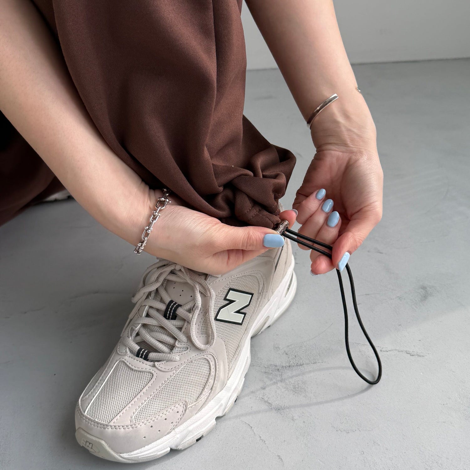 super loose sweat pants / brown