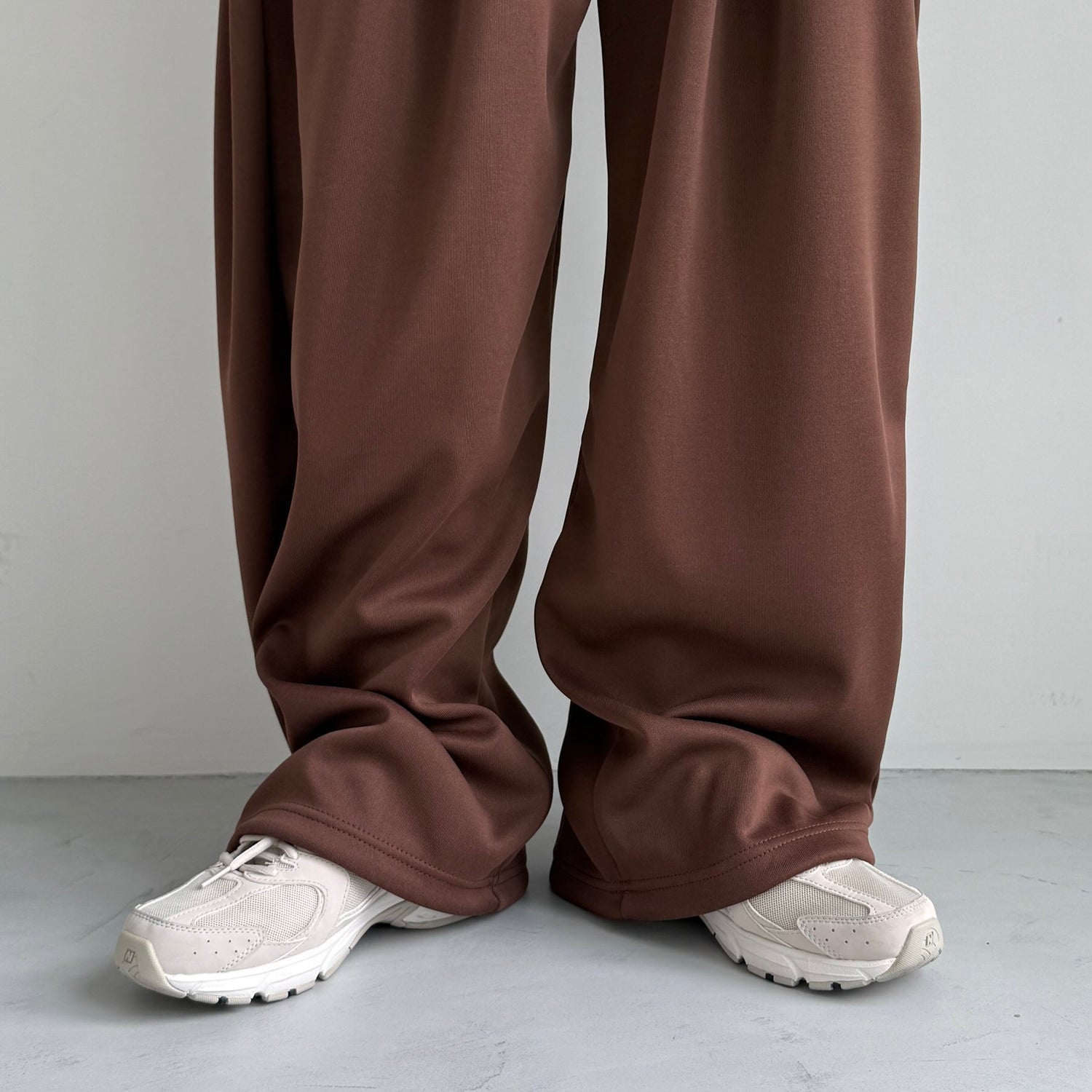 super loose sweat pants / brown
