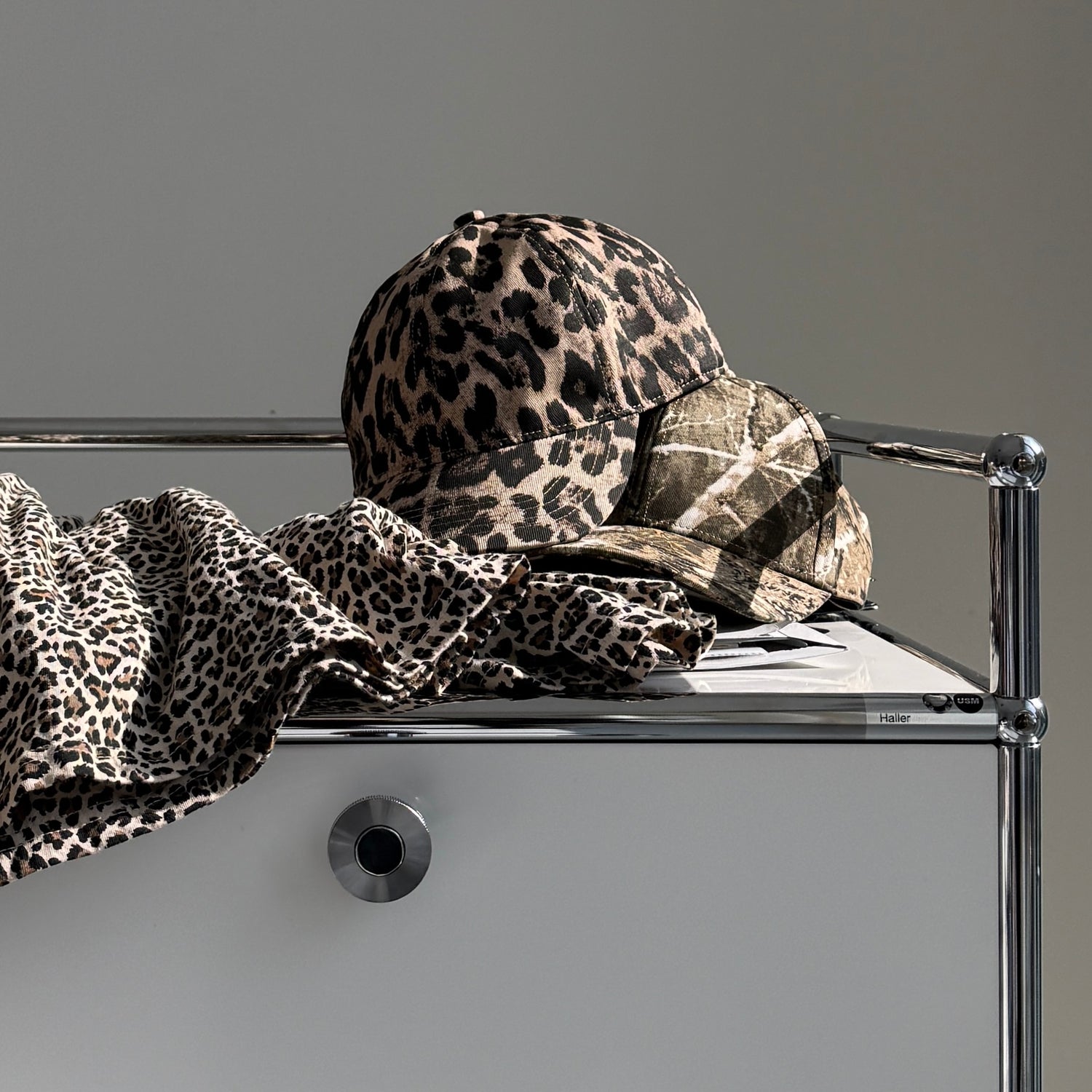 plus one cap / leopard