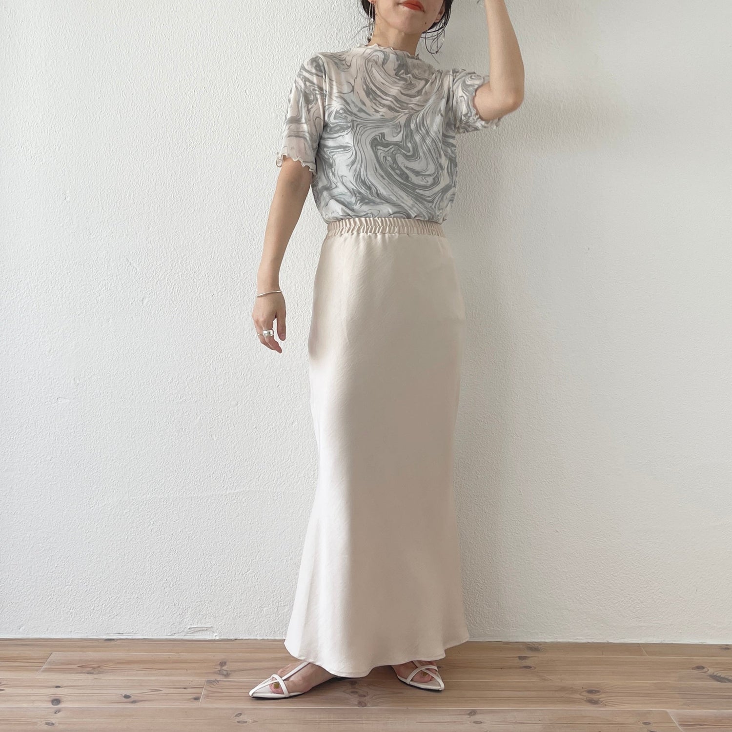 【SAMPLE】style up relax satin mermaid skirt / ivory