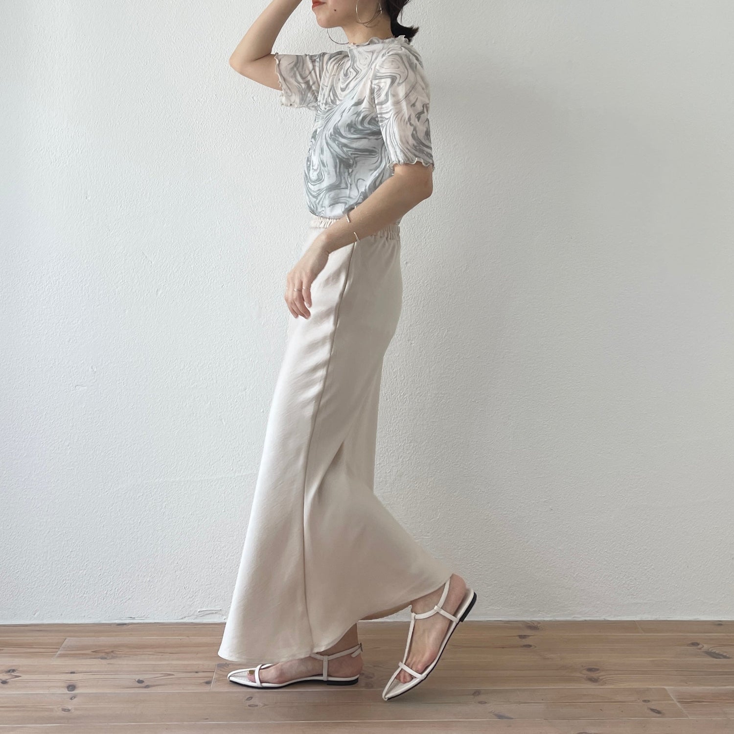 【SAMPLE】style up relax satin mermaid skirt / ivory