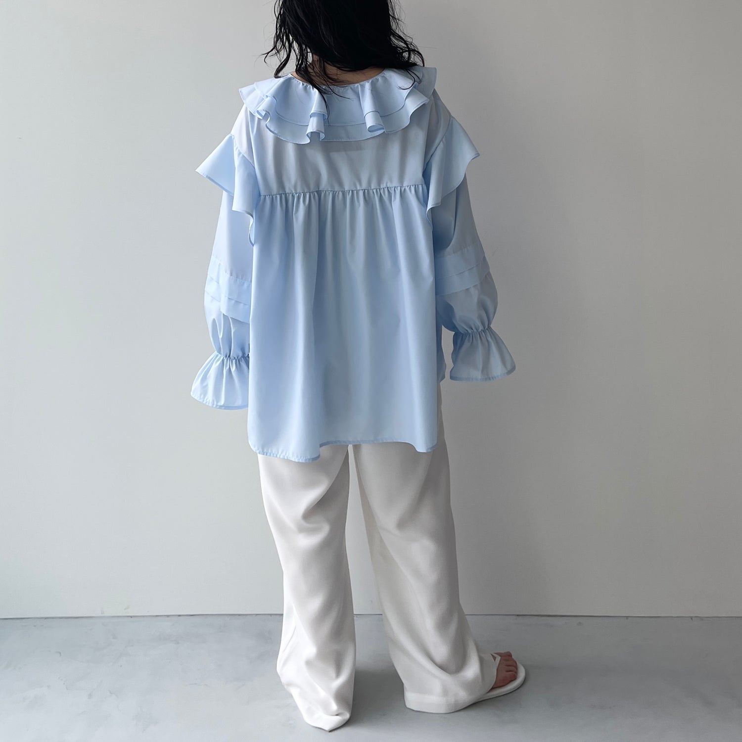 big collar frill blouse / light blue