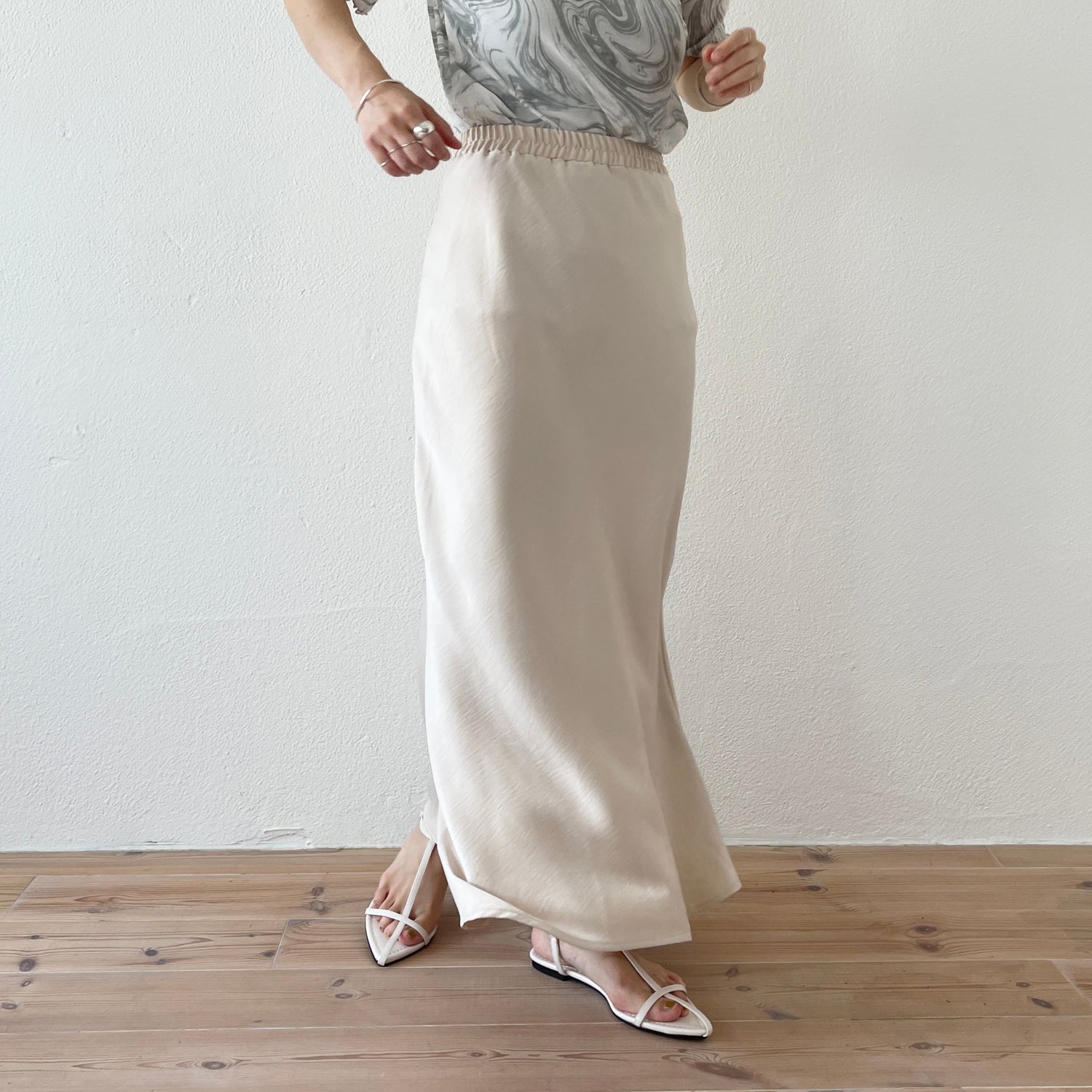 【SAMPLE】style up relax satin mermaid skirt / ivory