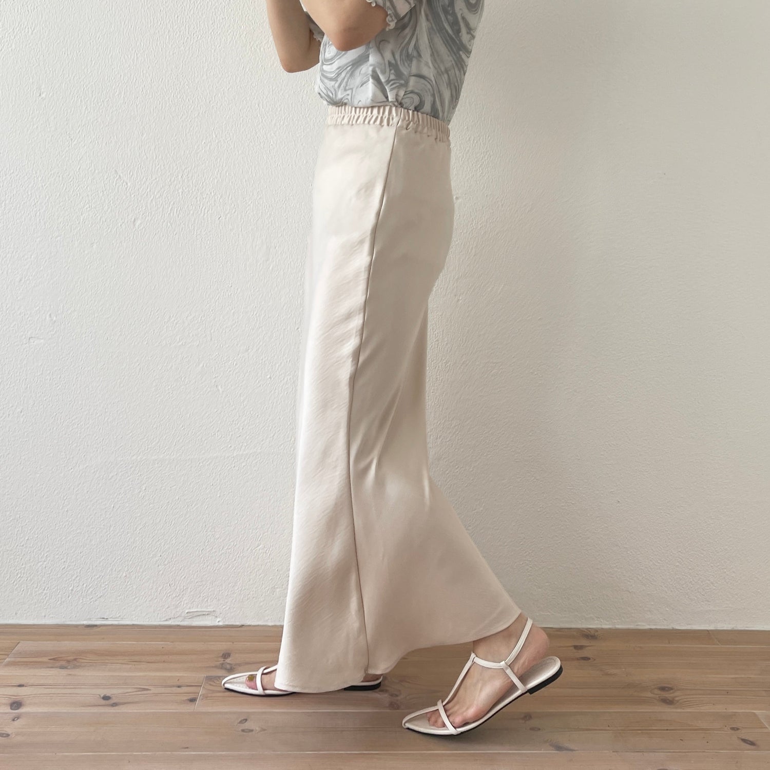 【SAMPLE】style up relax satin mermaid skirt / ivory