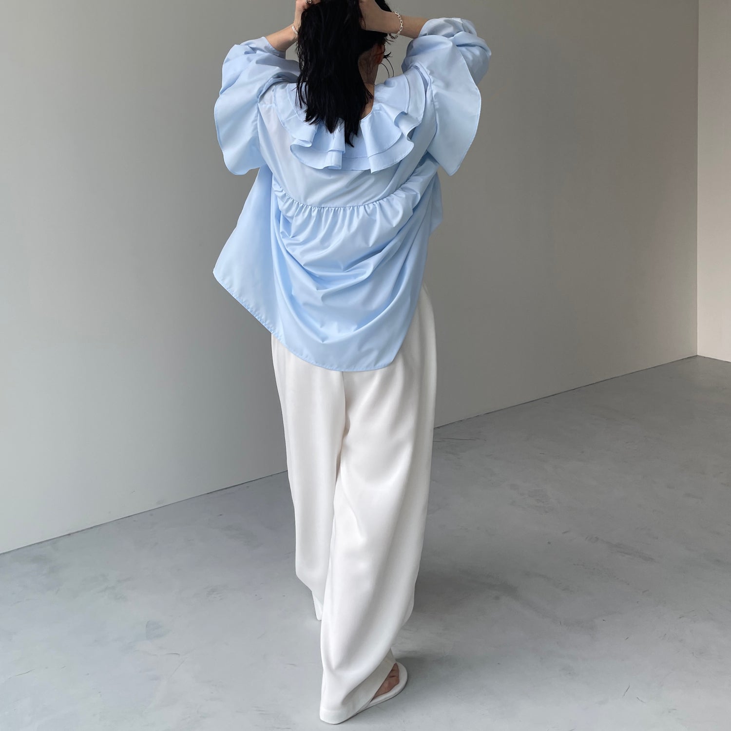 big collar frill blouse / light blue