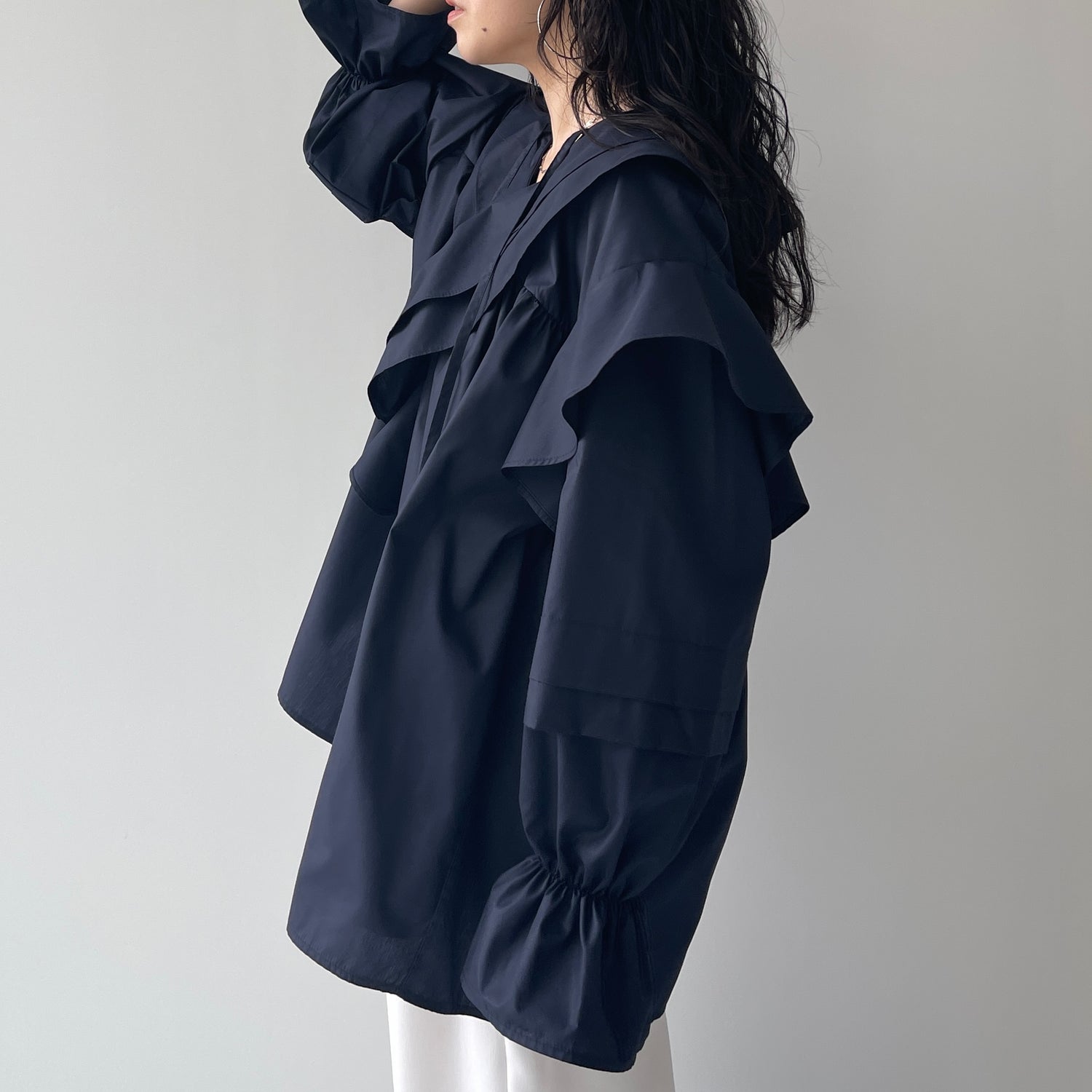 big collar frill blouse / navy