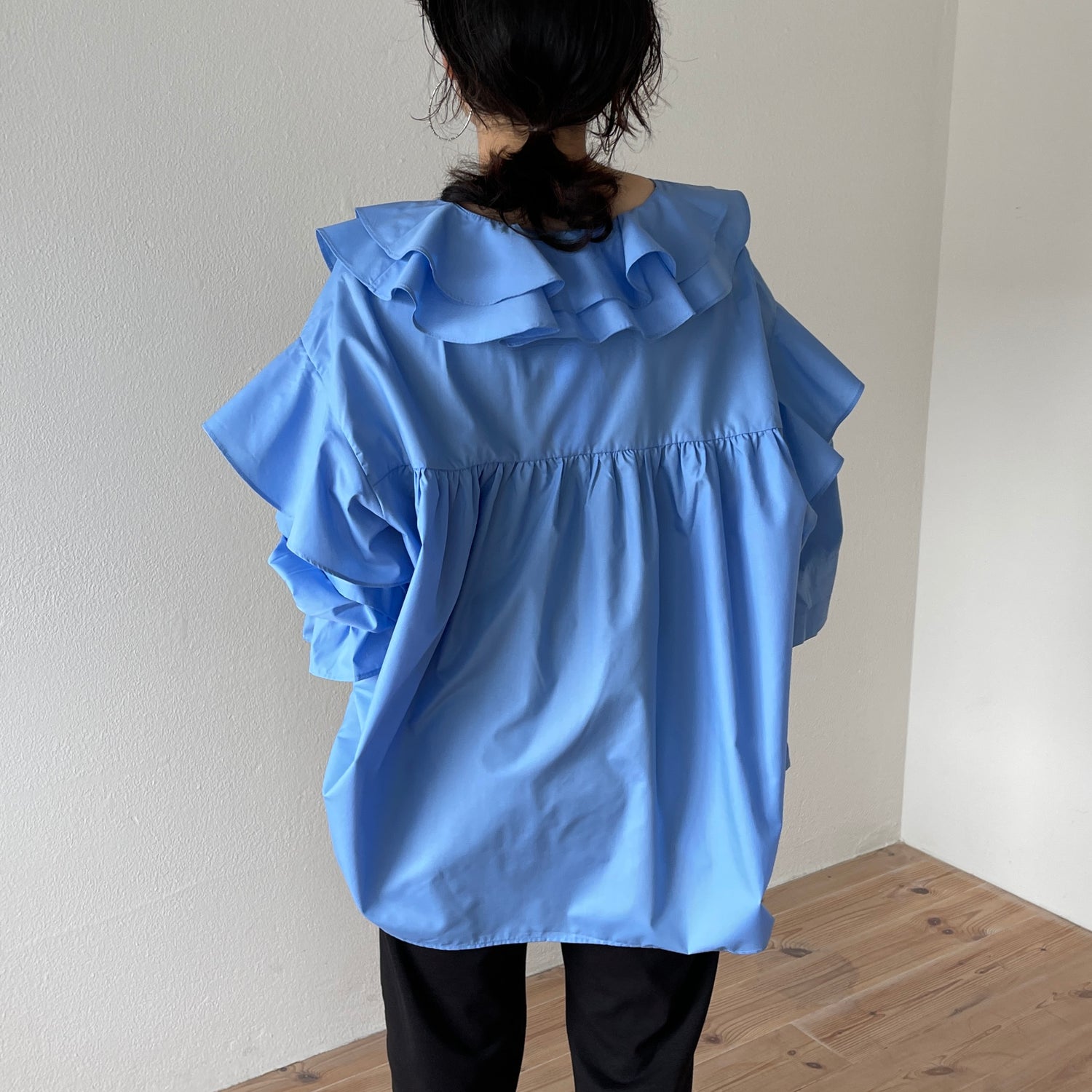 big collar frill blouse / blue