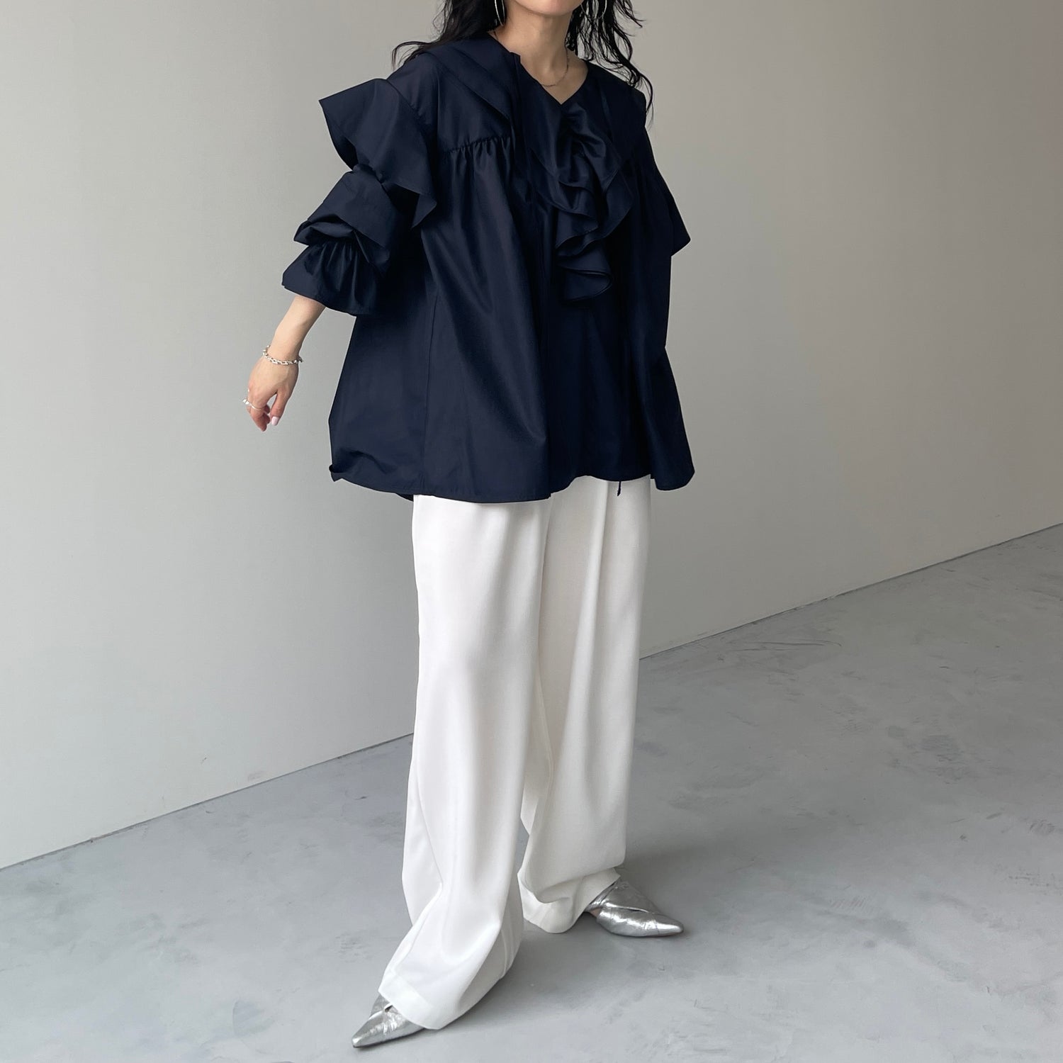 big collar frill blouse / navy