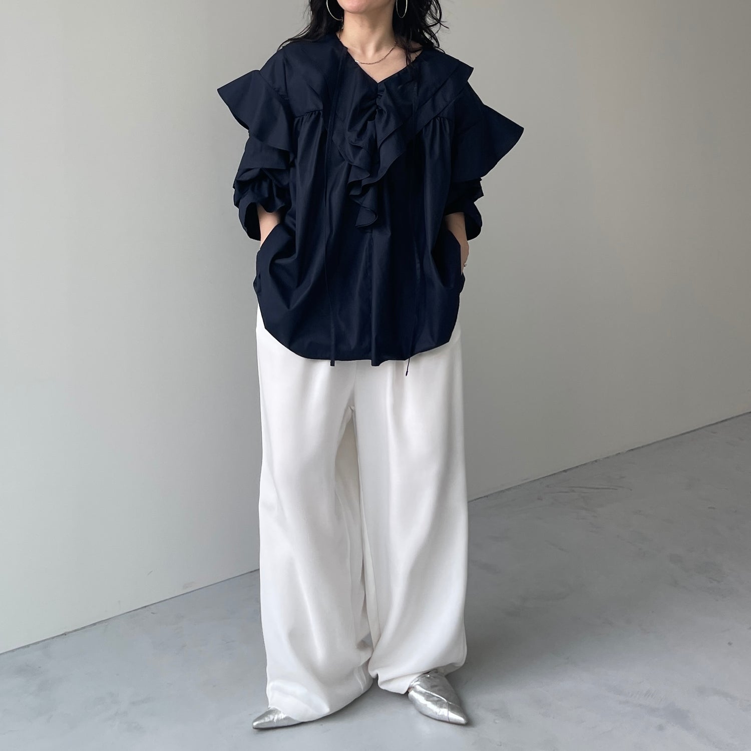 big collar frill blouse / navy