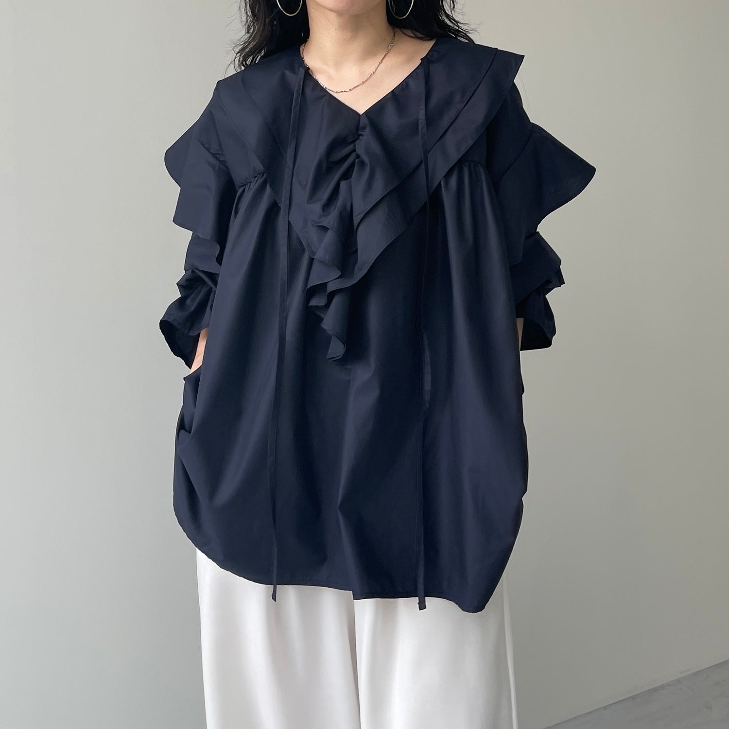 big collar frill blouse / navy