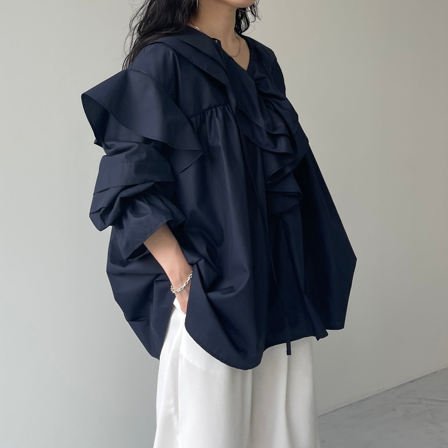 big collar frill blouse / navy