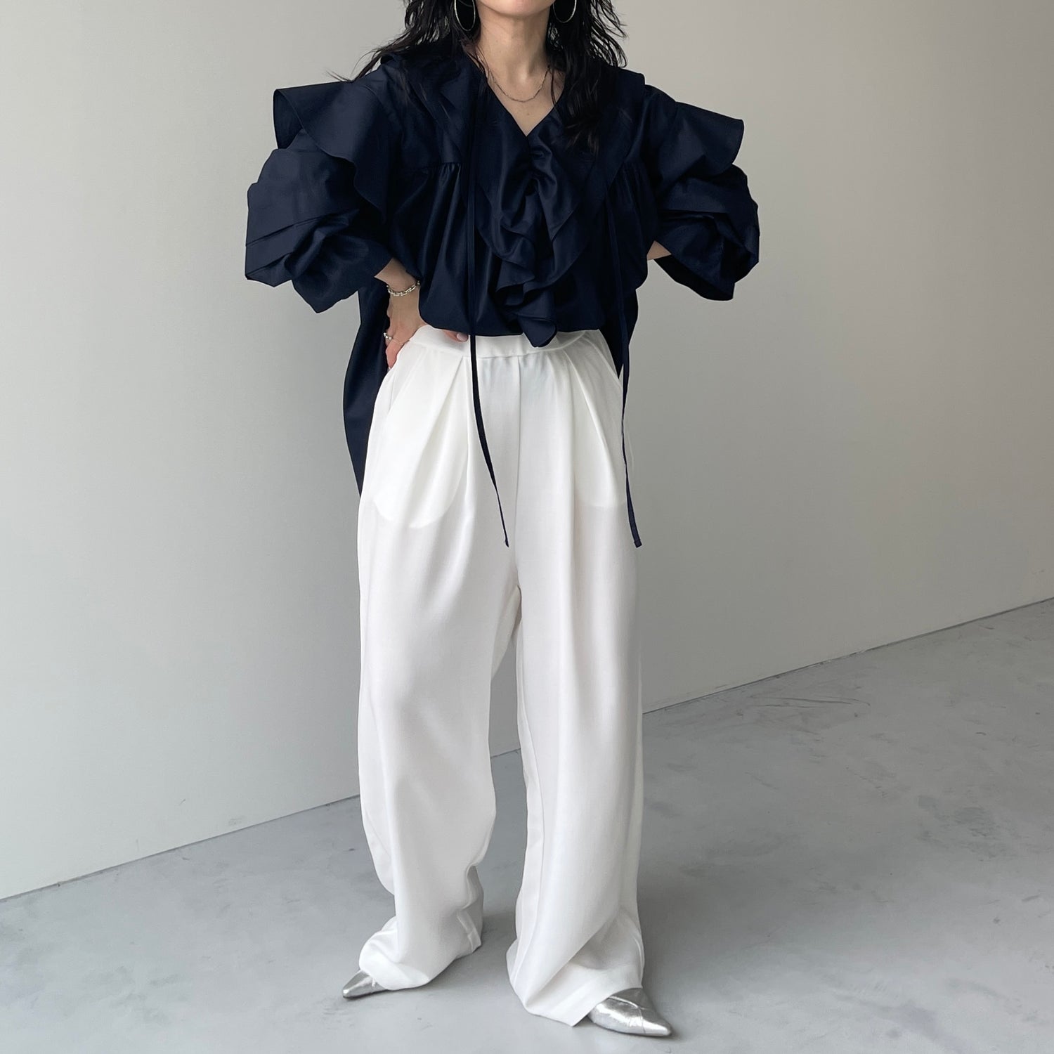 big collar frill blouse / navy