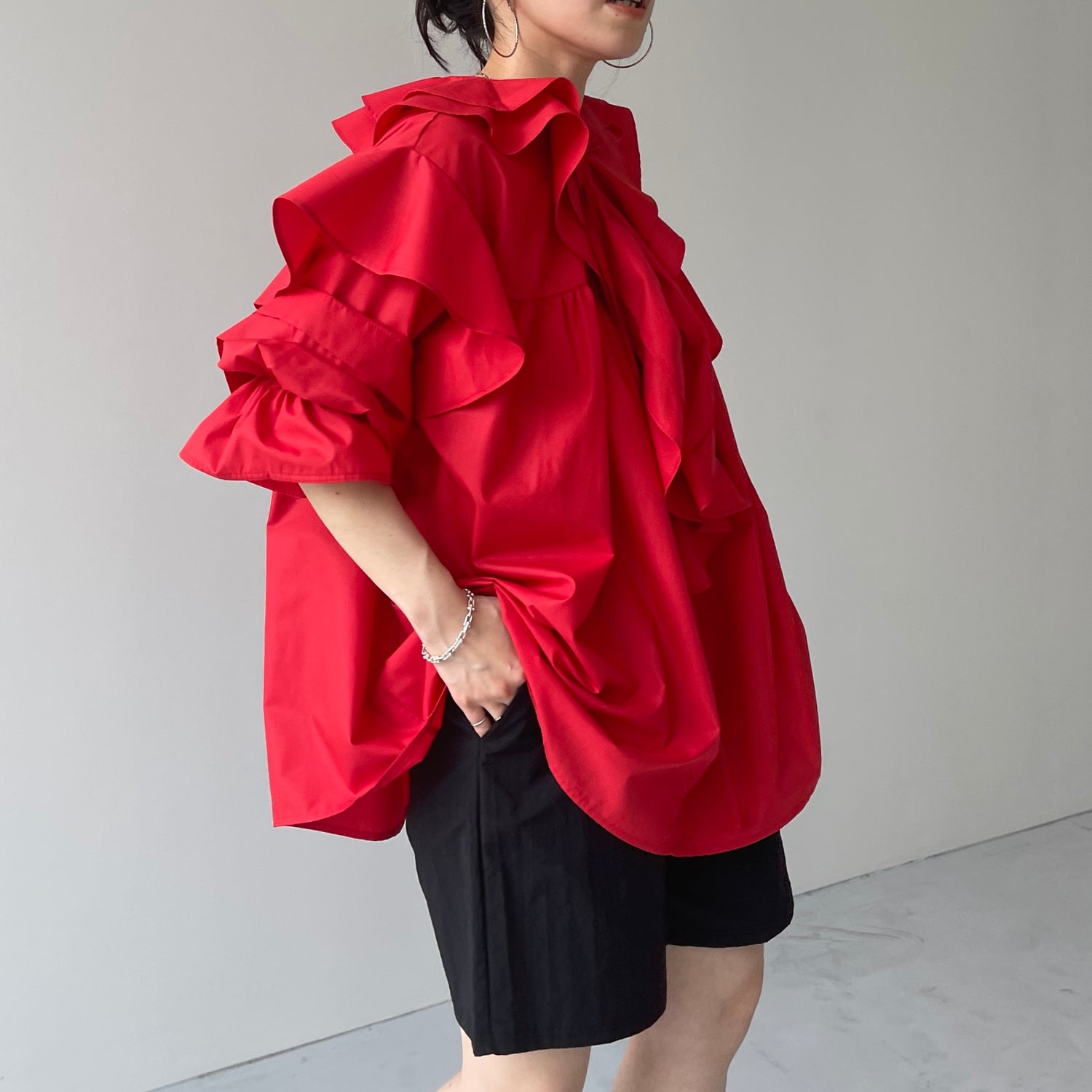 big collar frill blouse / red