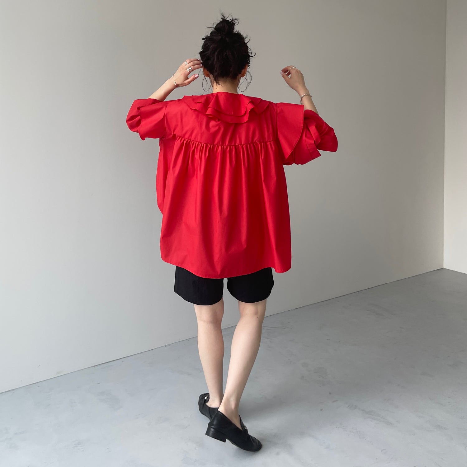 big collar frill blouse / red