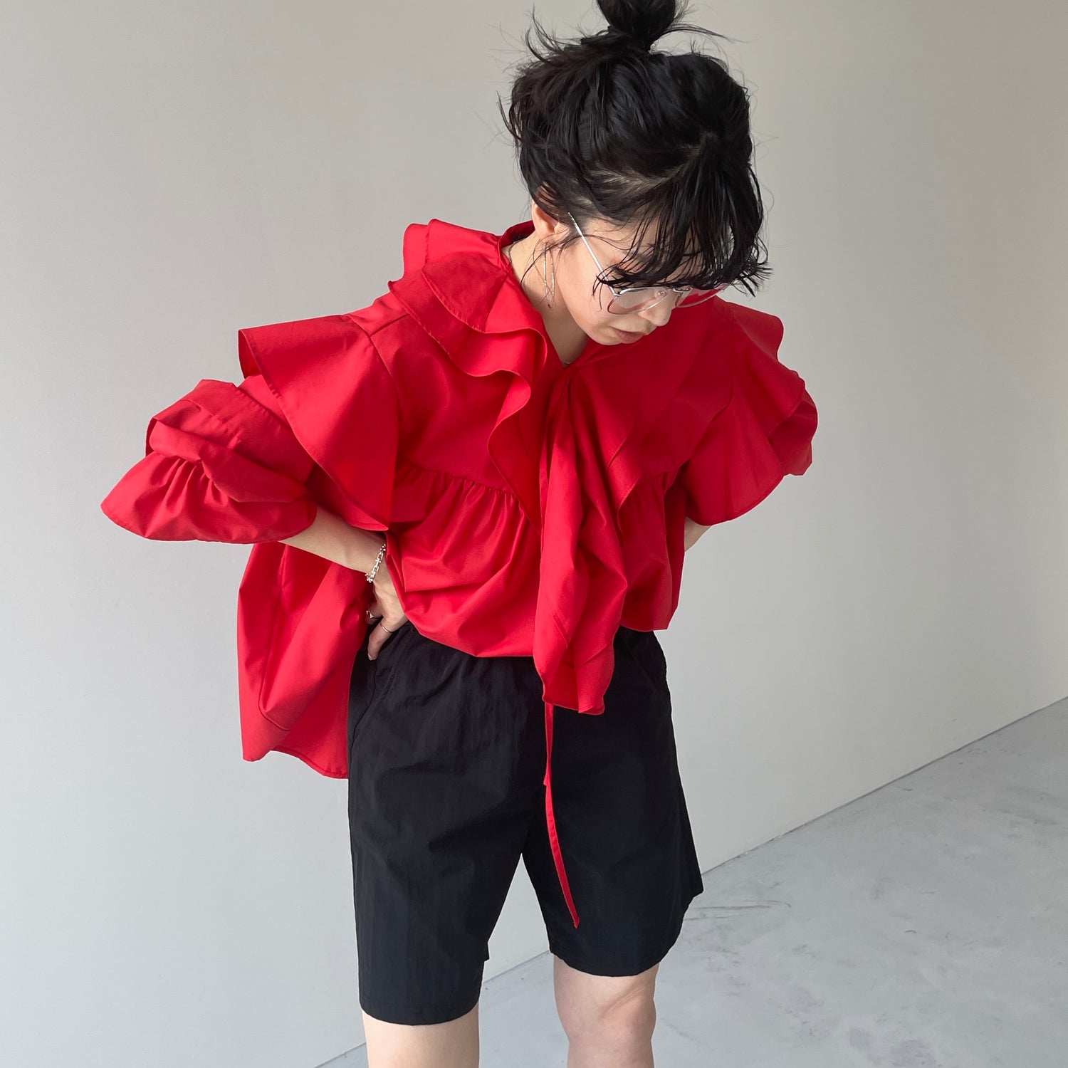 big collar frill blouse / red