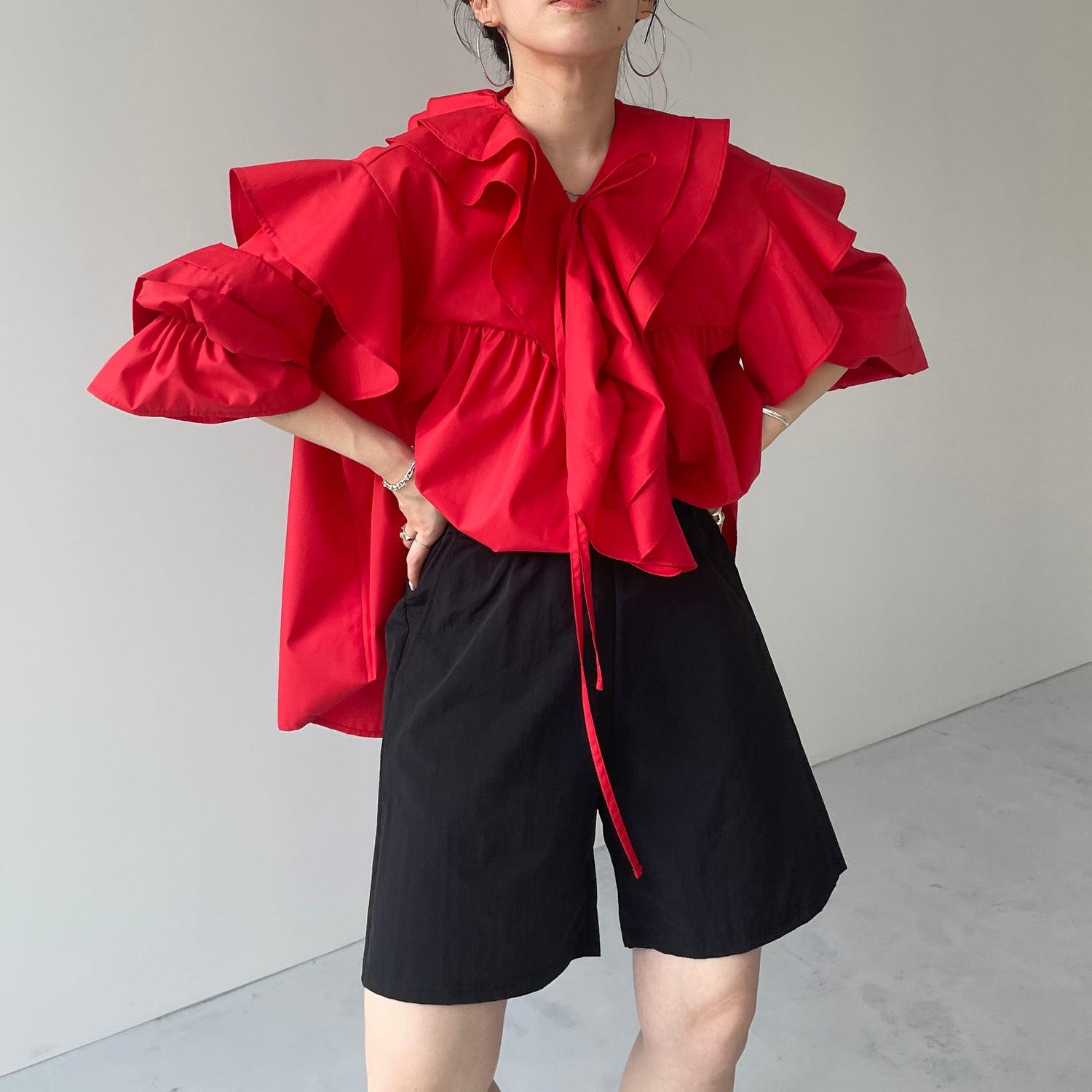 big collar frill blouse / red