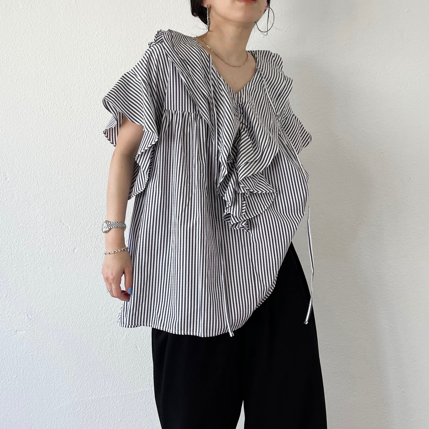 big collar frill half blouse / black stripe