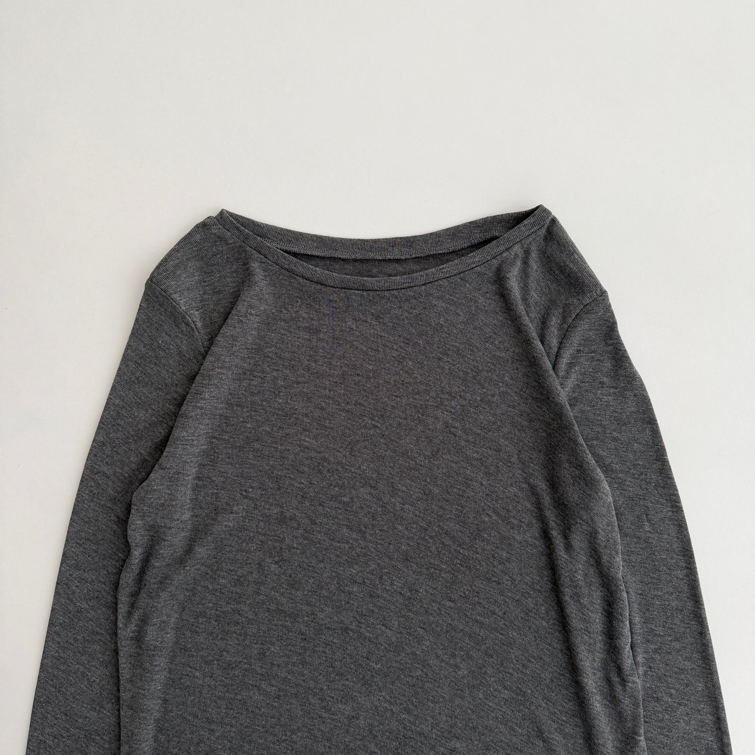 KASANE sheer tee / charcoal