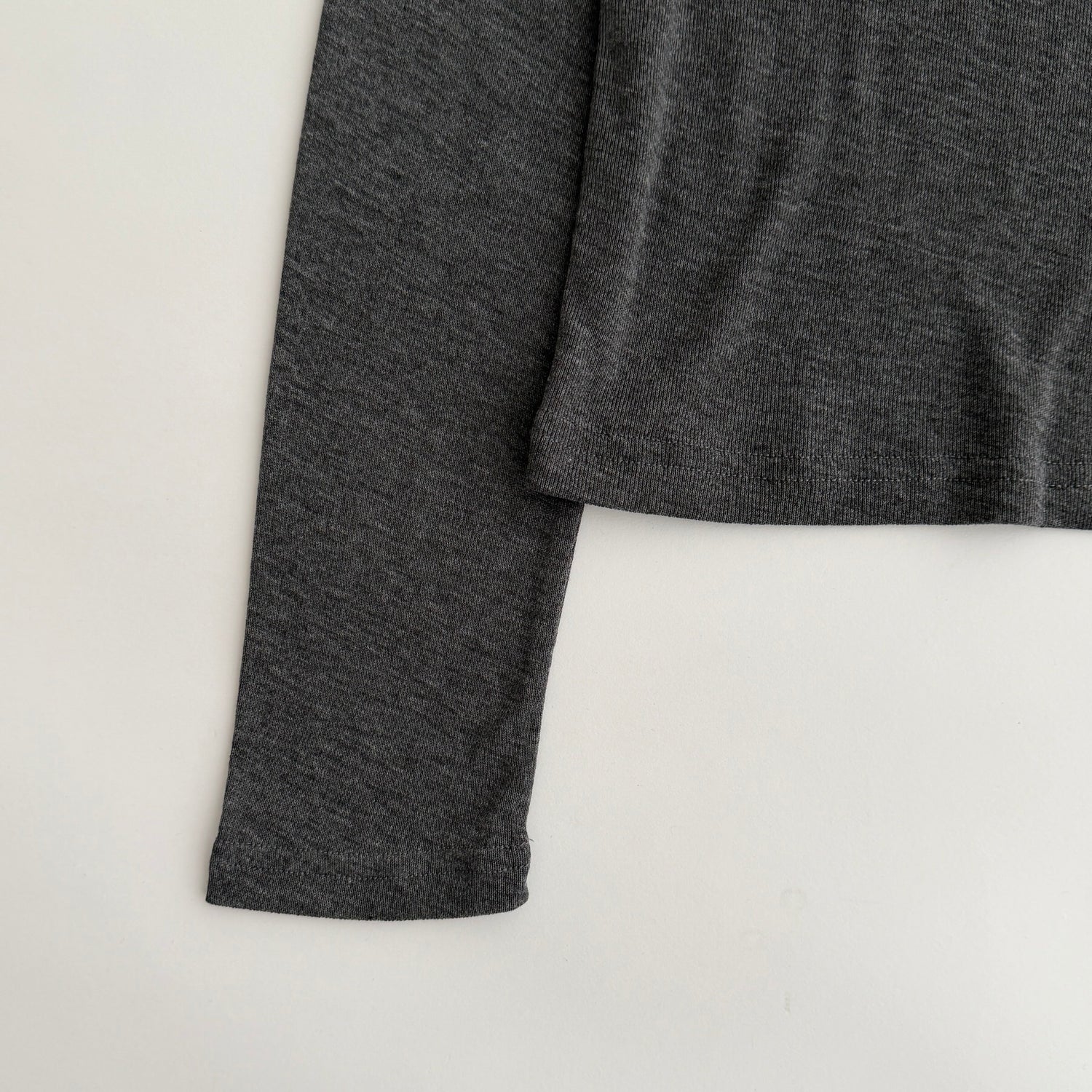 KASANE sheer tee / charcoal