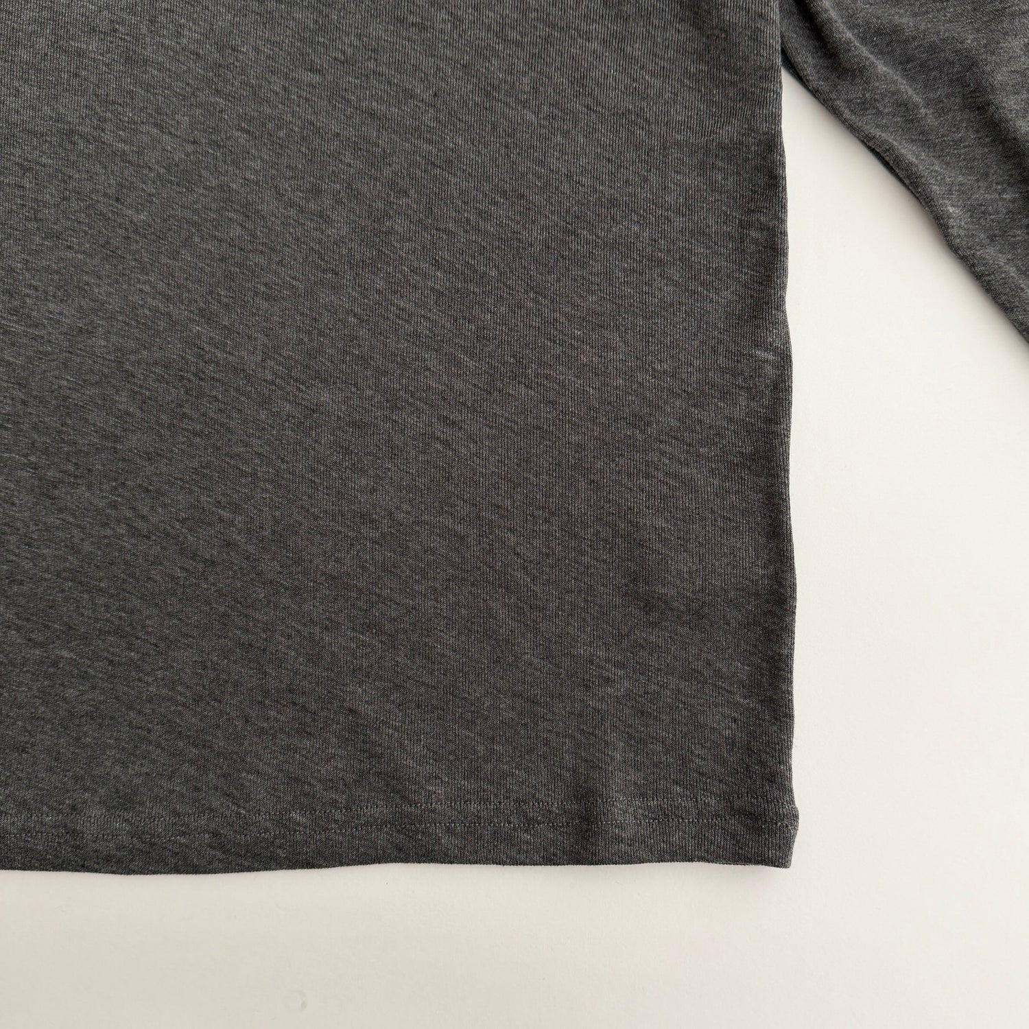 KASANE sheer tee / charcoal