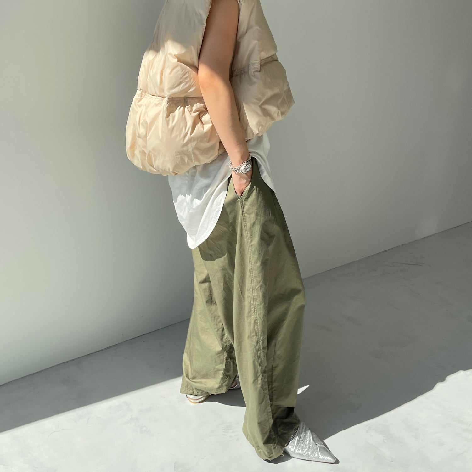 egg down vest / beige