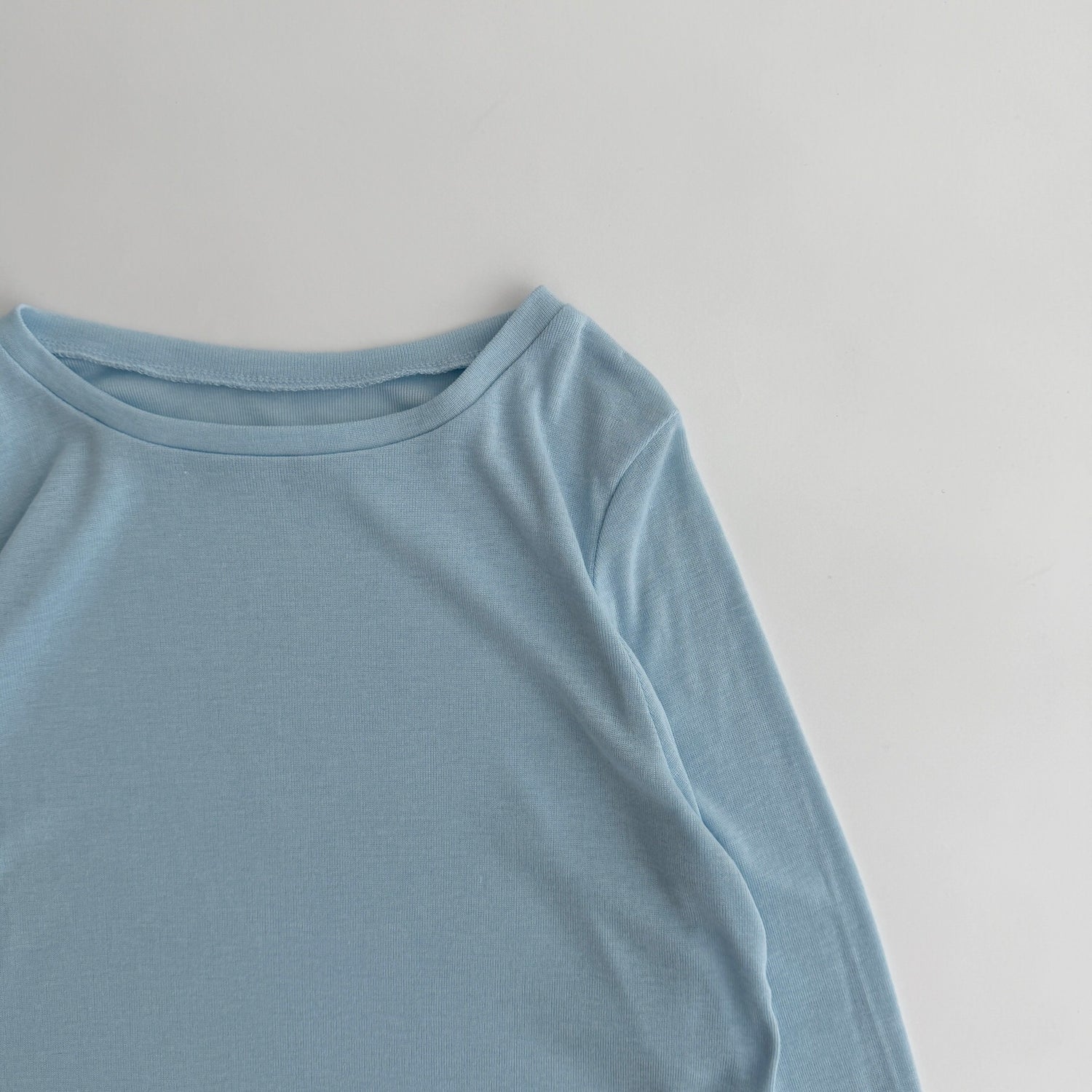 KASANE sheer tee / light blue