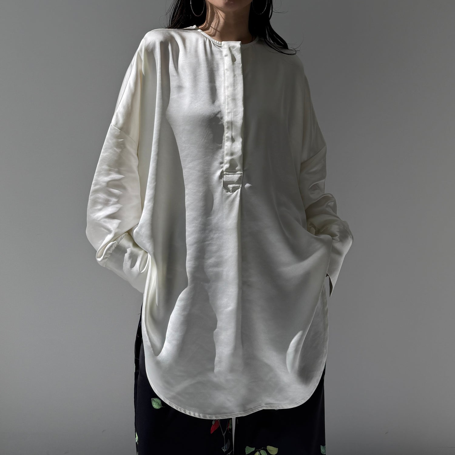 over size no collar mannish satin shirt / ivory