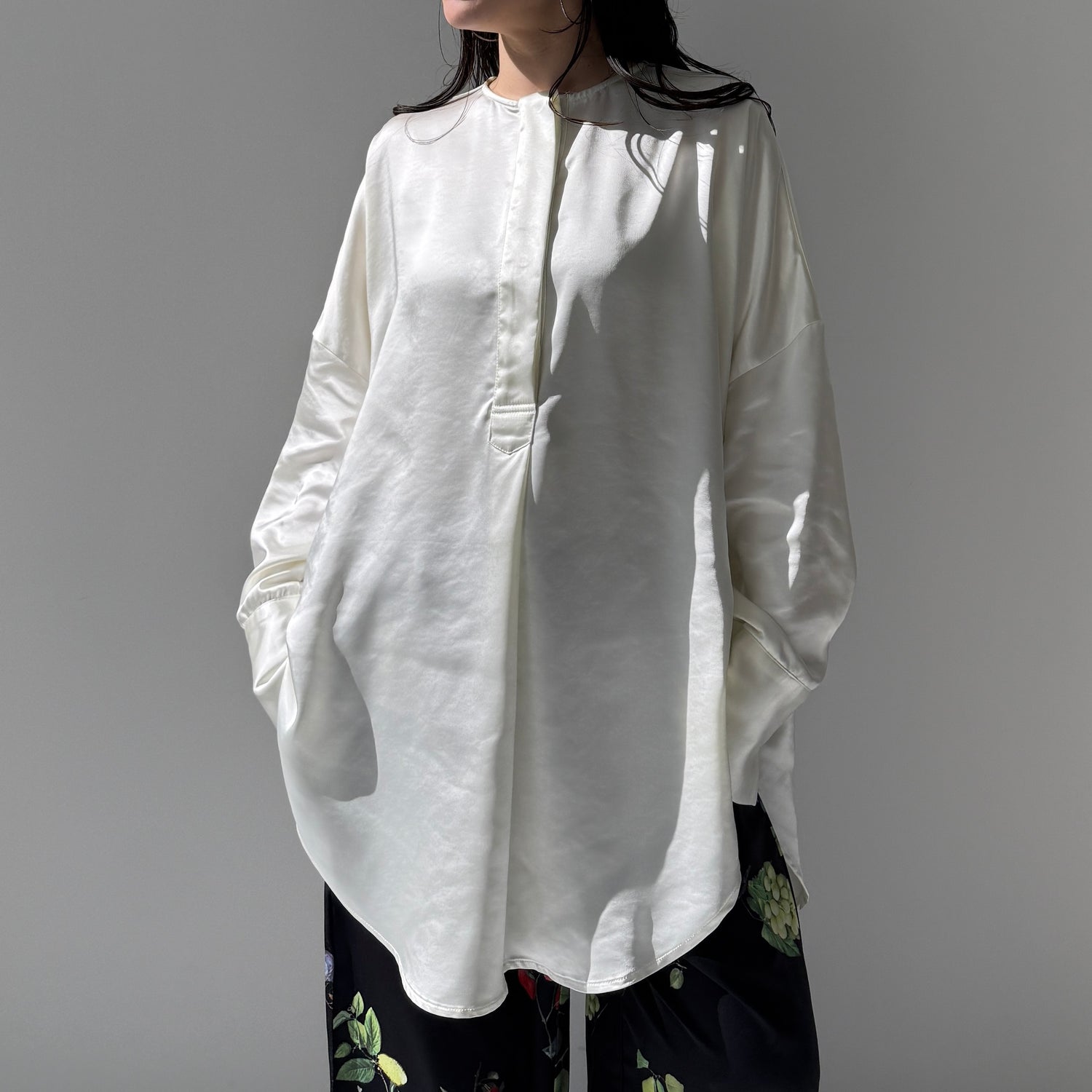 over size no collar mannish satin shirt / ivory