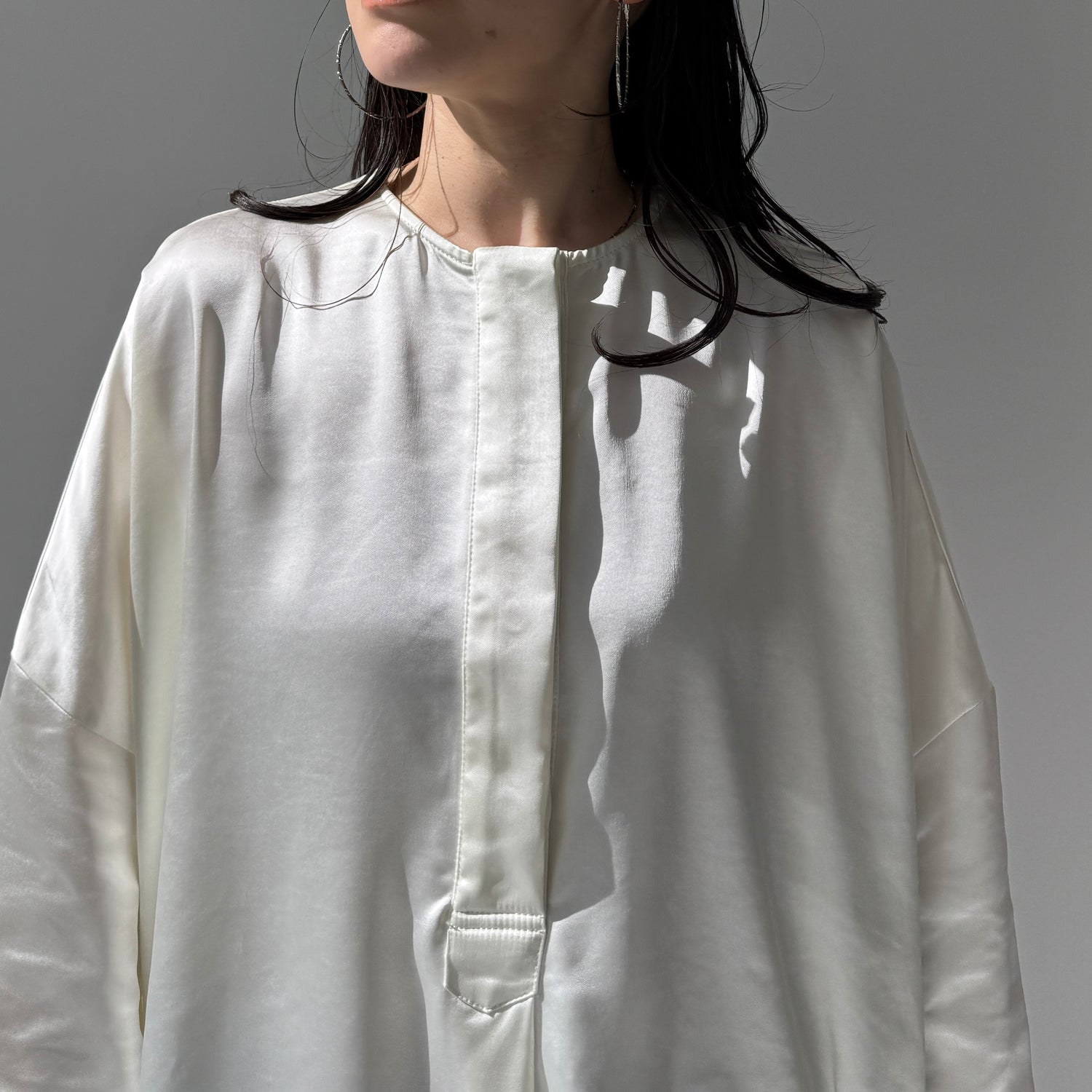 over size no collar mannish satin shirt / ivory