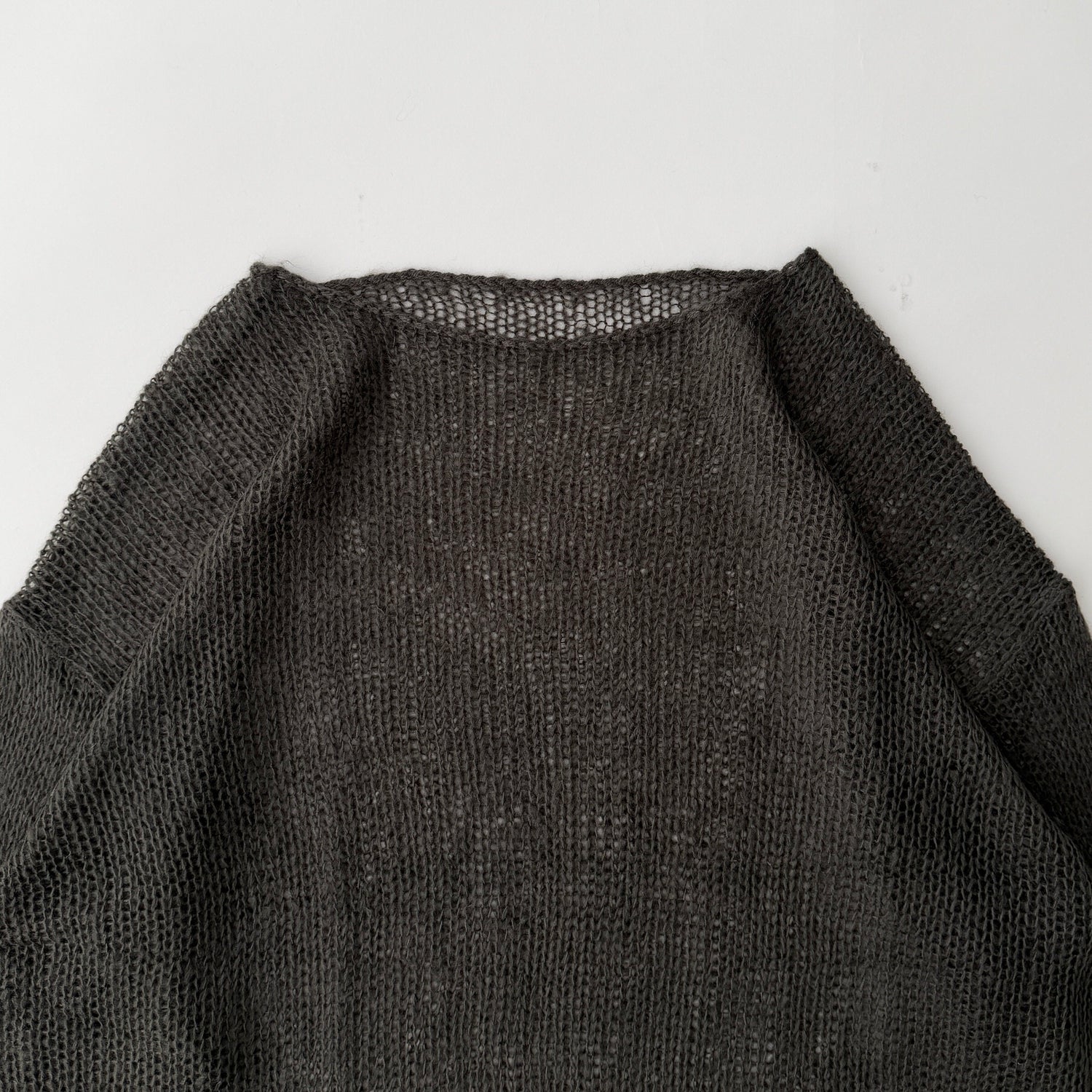 cinnamon mesh knit / charcoal