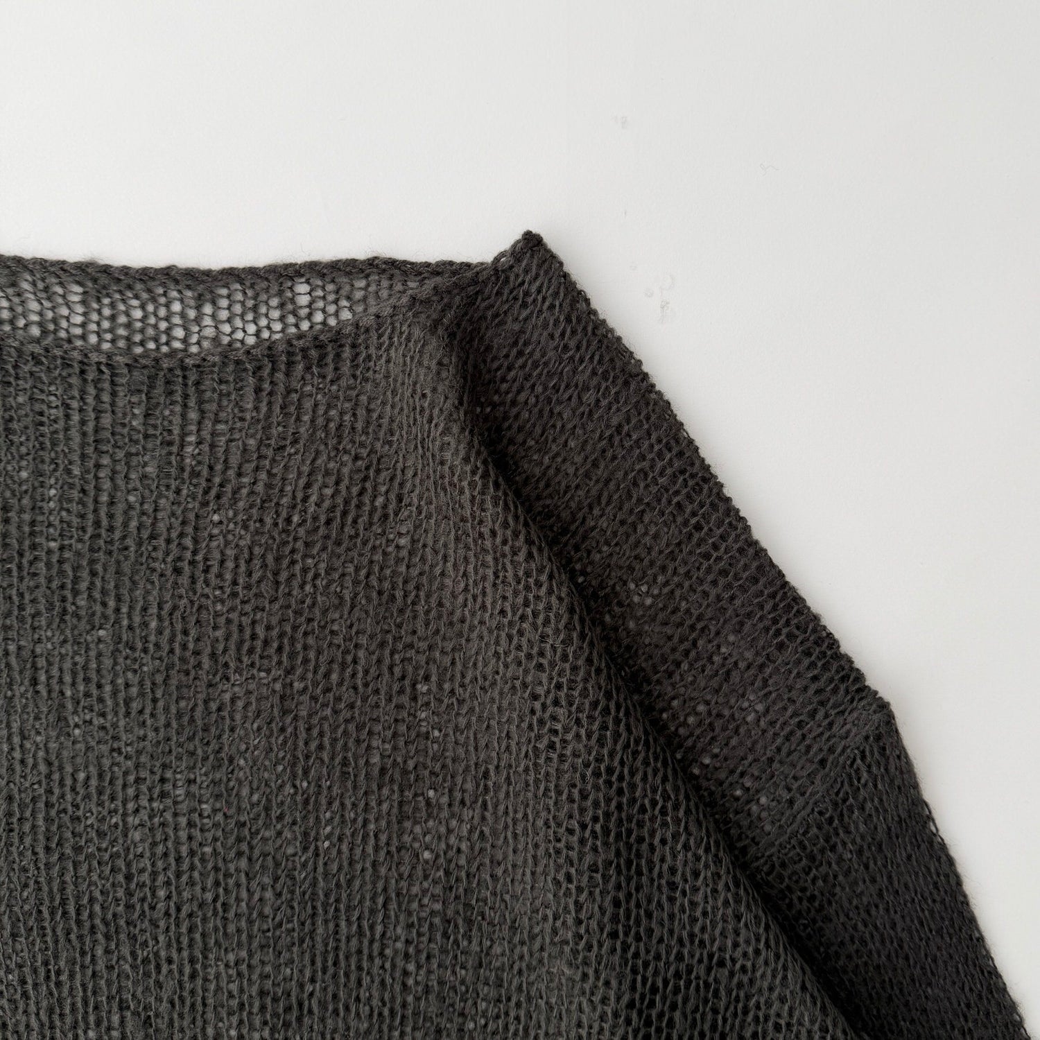 cinnamon mesh knit / charcoal