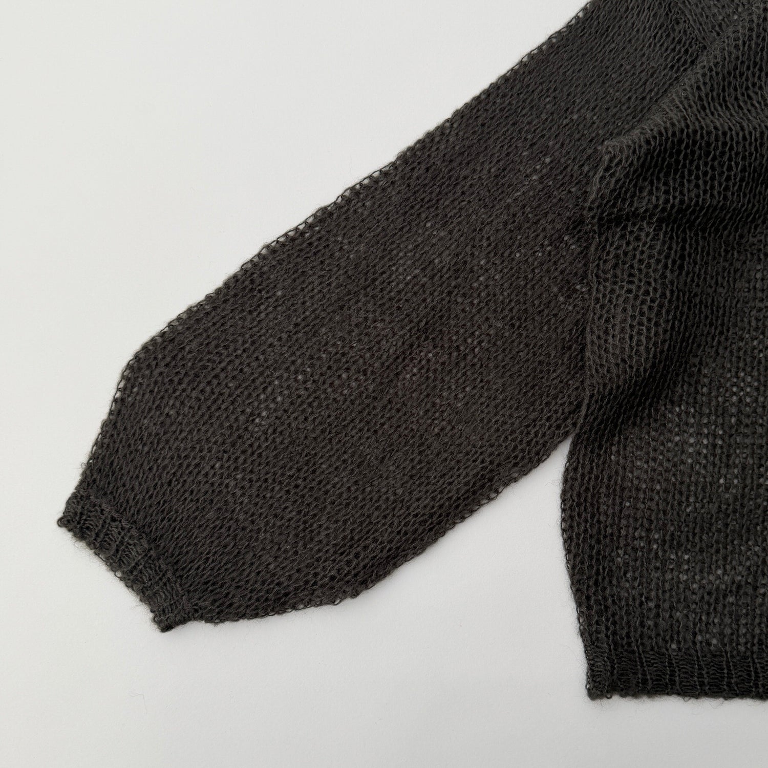 cinnamon mesh knit / charcoal
