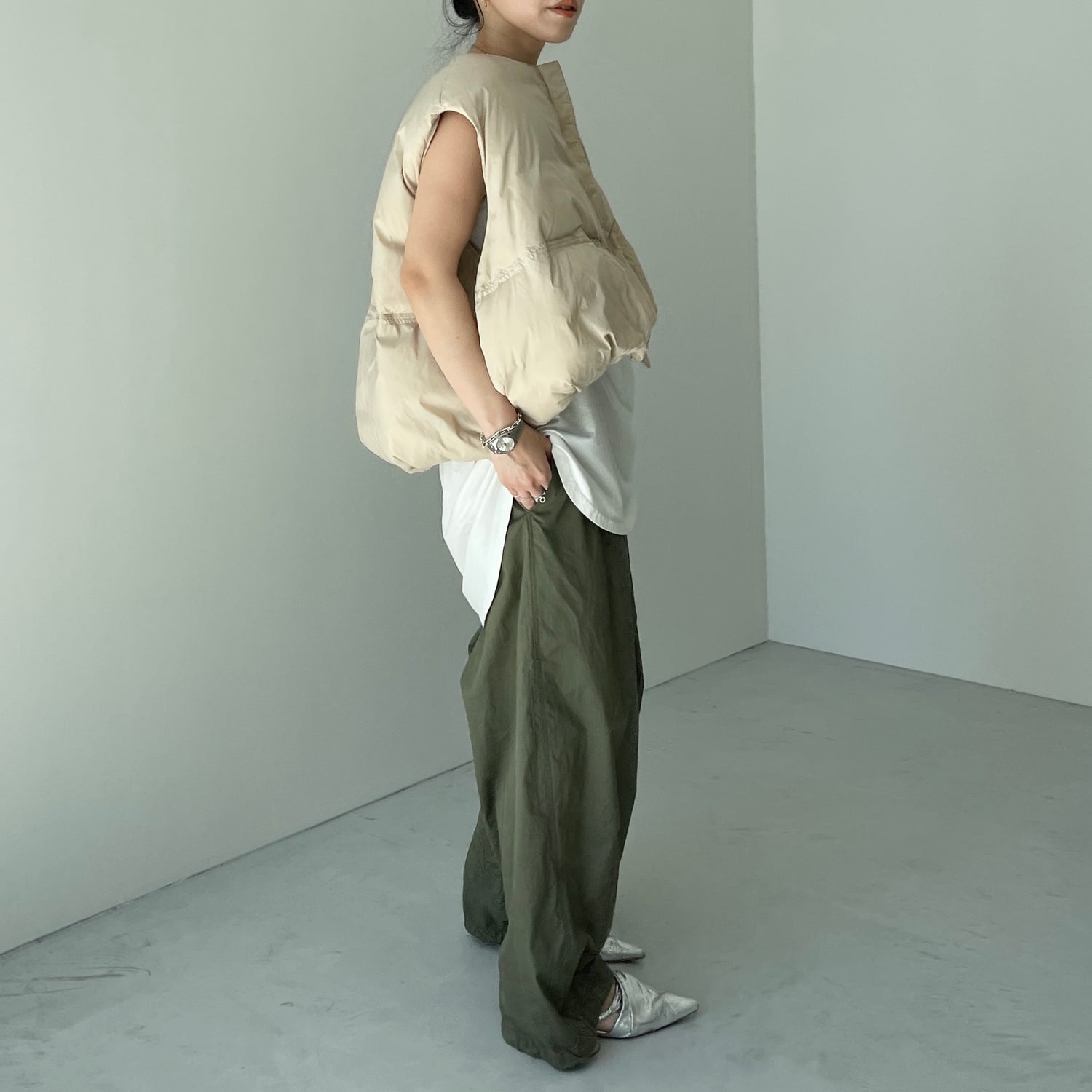 egg down vest / beige