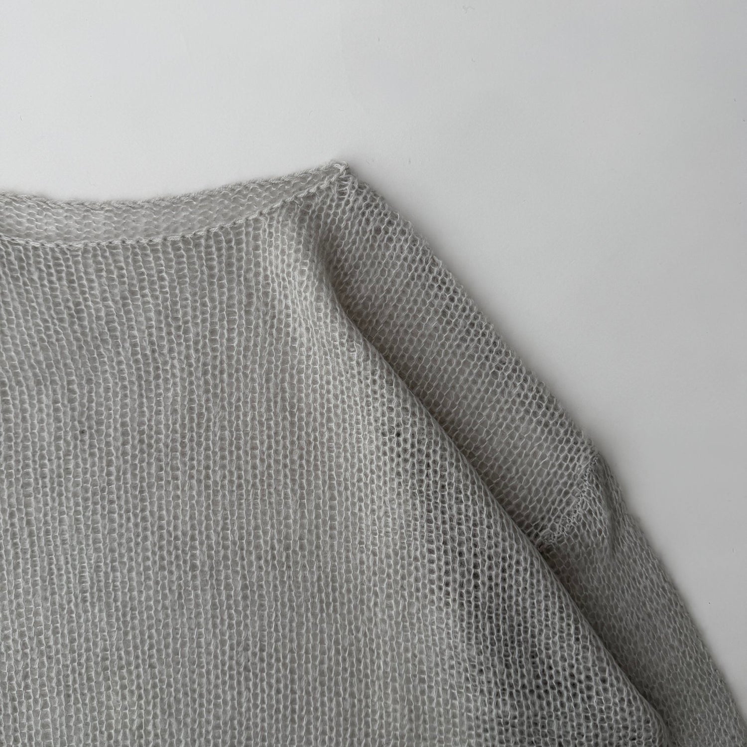 cinnamon mesh knit / light gray