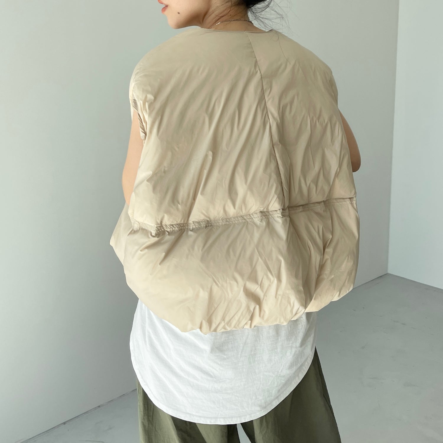 egg down vest / beige