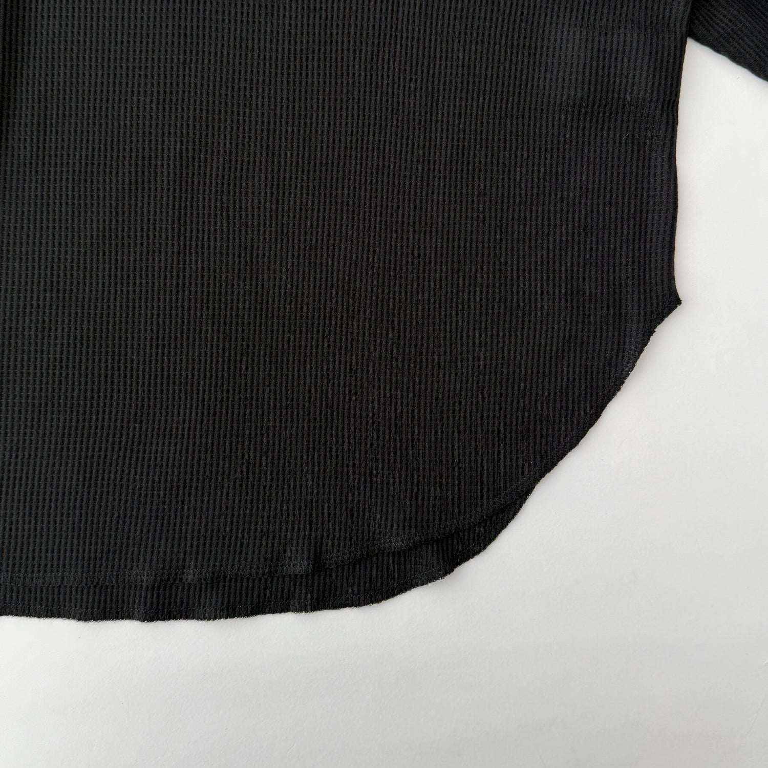 waffle sleeve long tee / black