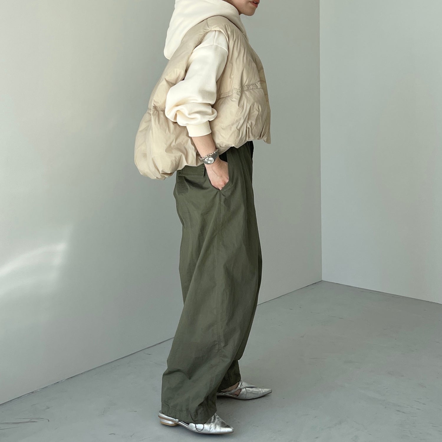 egg down vest / beige