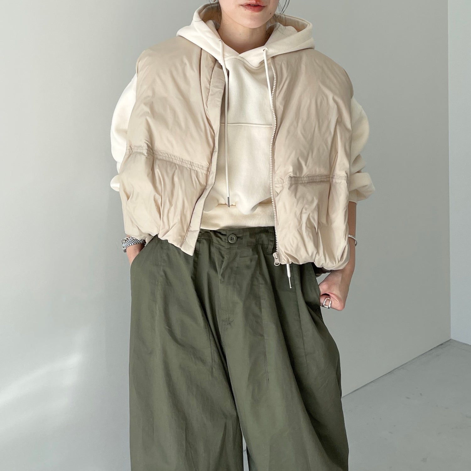 egg down vest / beige