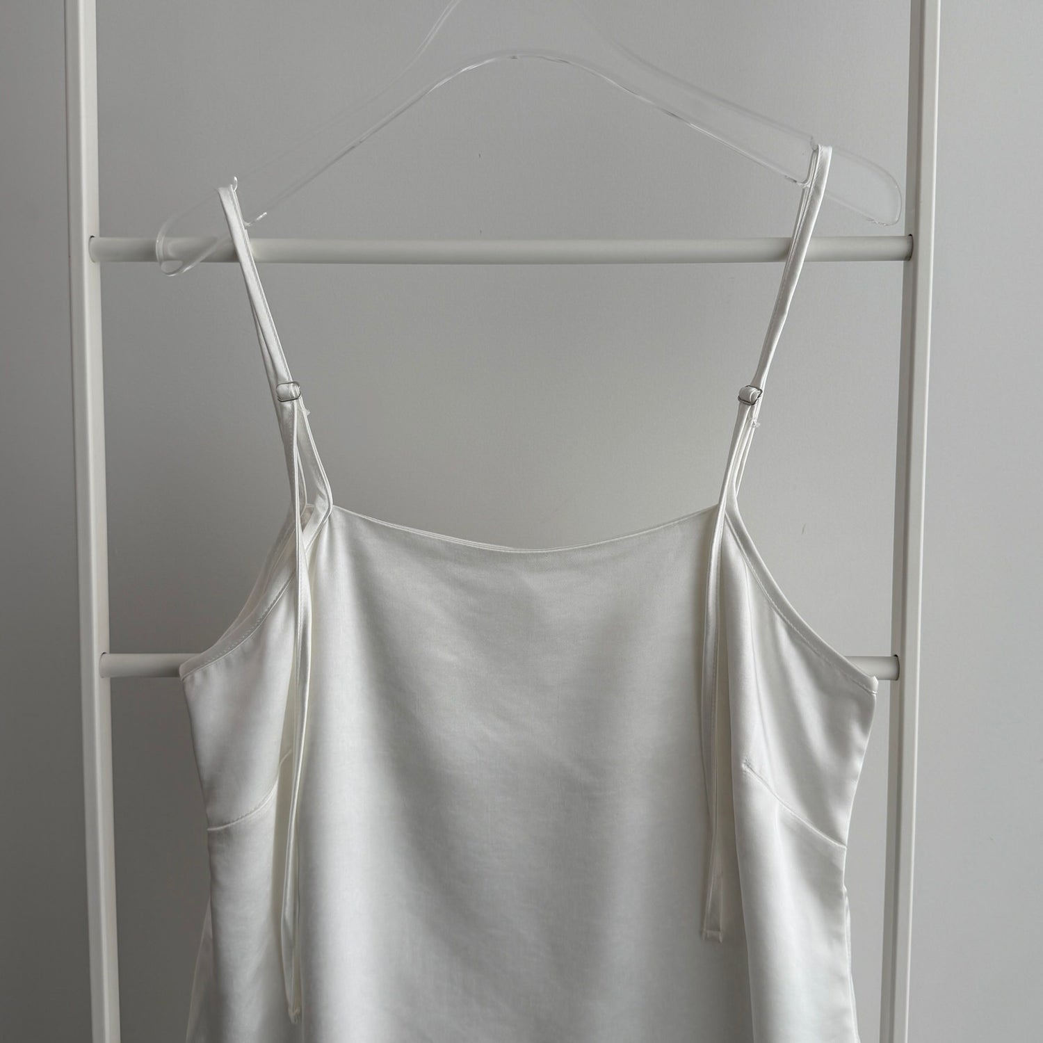 CHIRARISM satin camisole / ivory