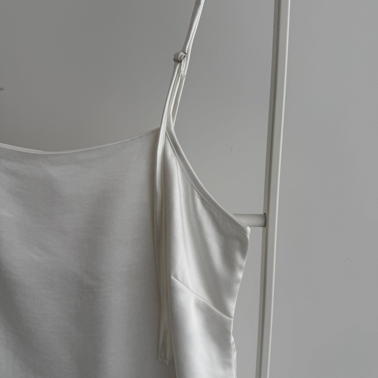 CHIRARISM satin camisole / ivory