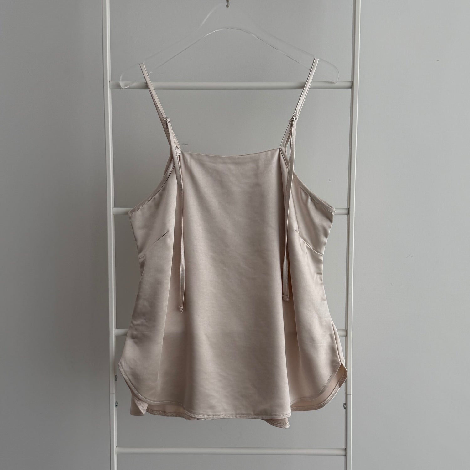 CHIRARISM satin camisole / white