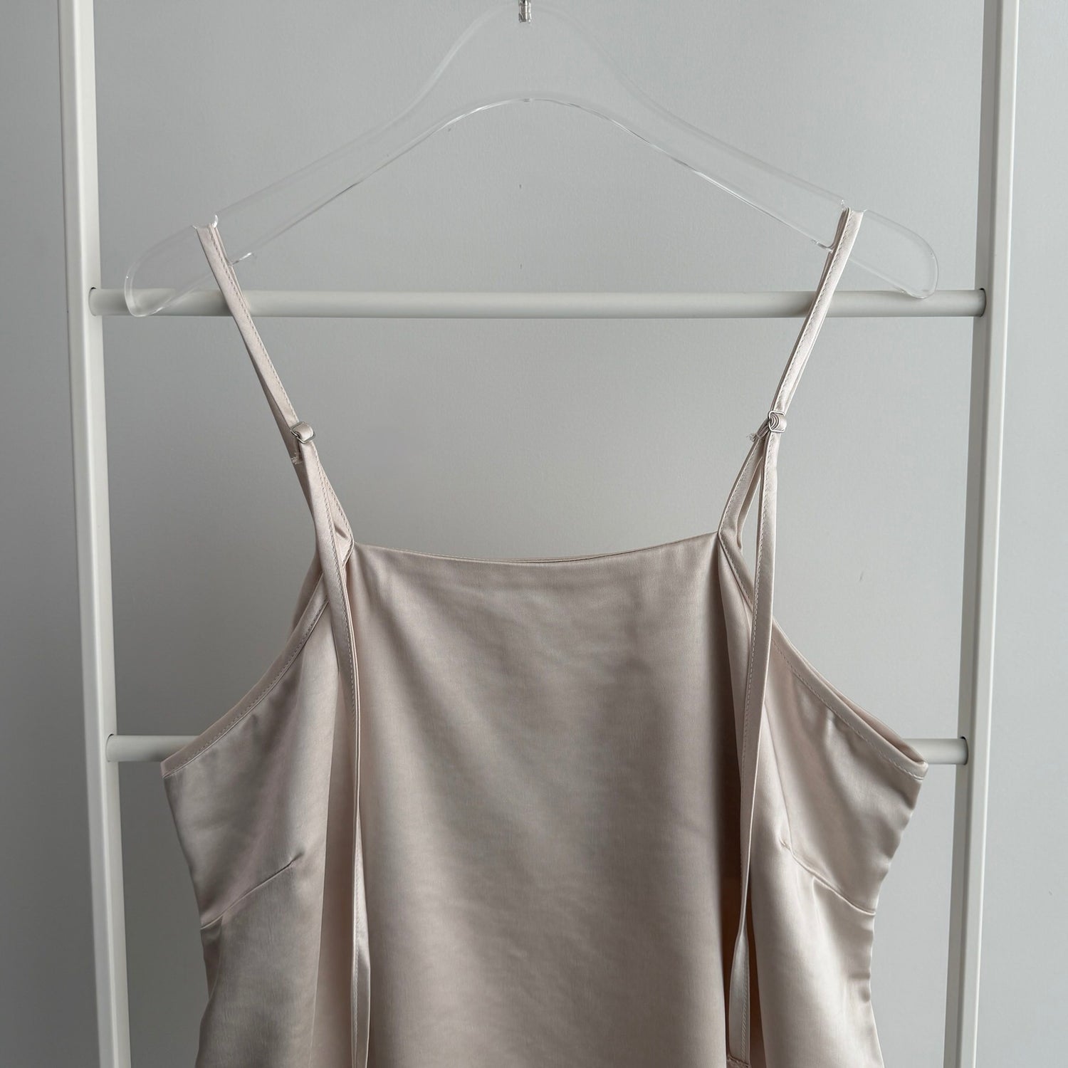 CHIRARISM satin camisole / cream